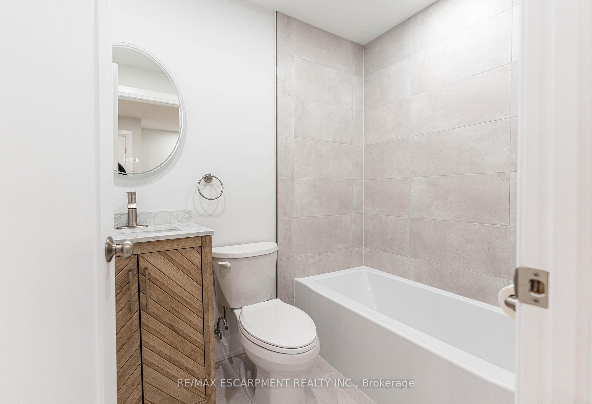 Photo 21 of Unit 3, 118 Burrwood Drive, Hamilton, Rolston — HOMEH