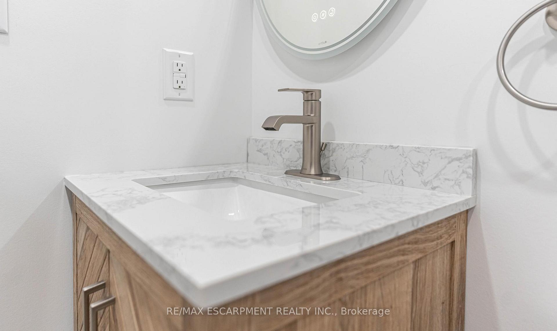 Photo 16 of Unit 3, 118 Burrwood Drive, Hamilton, Rolston — HOMEH