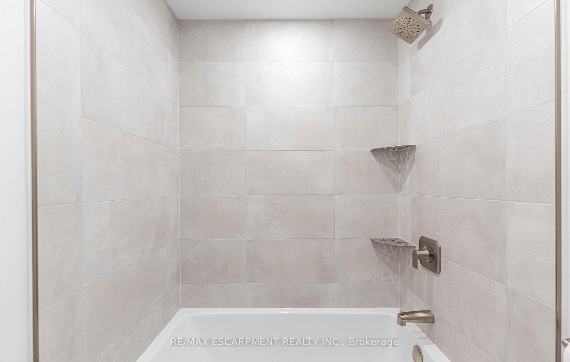 Photo 3 of Unit 3, 118 Burrwood Drive, Hamilton, Rolston — HOMEH