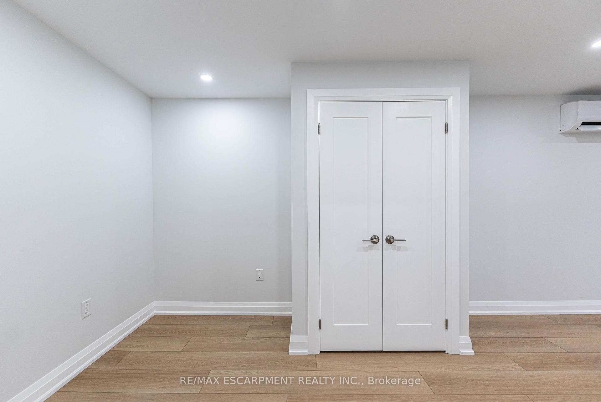 Photo 6 of Unit 3, 118 Burrwood Drive, Hamilton, Rolston — HOMEH