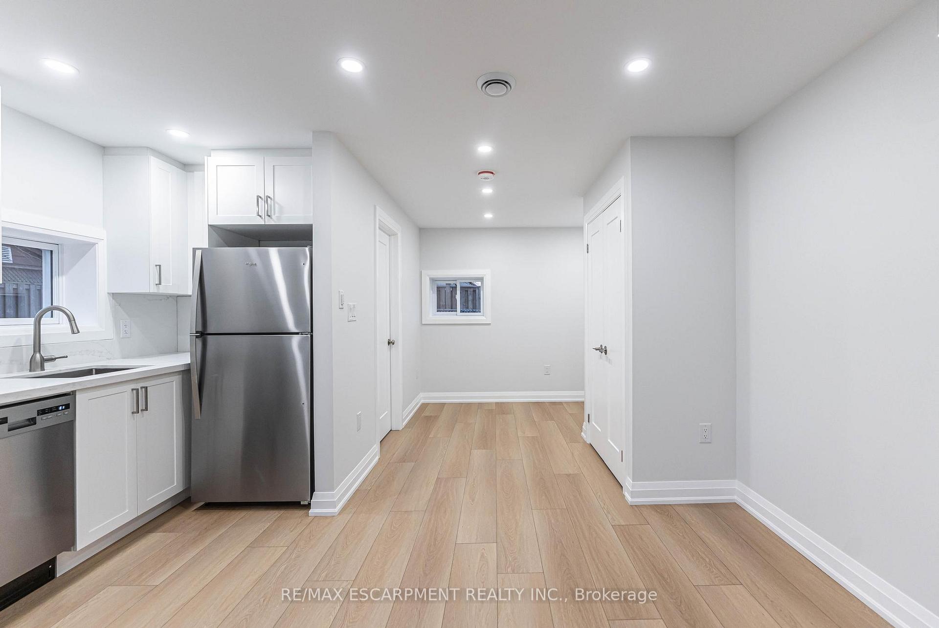 Photo 11 of Unit 3, 118 Burrwood Drive, Hamilton, Rolston — HOMEH
