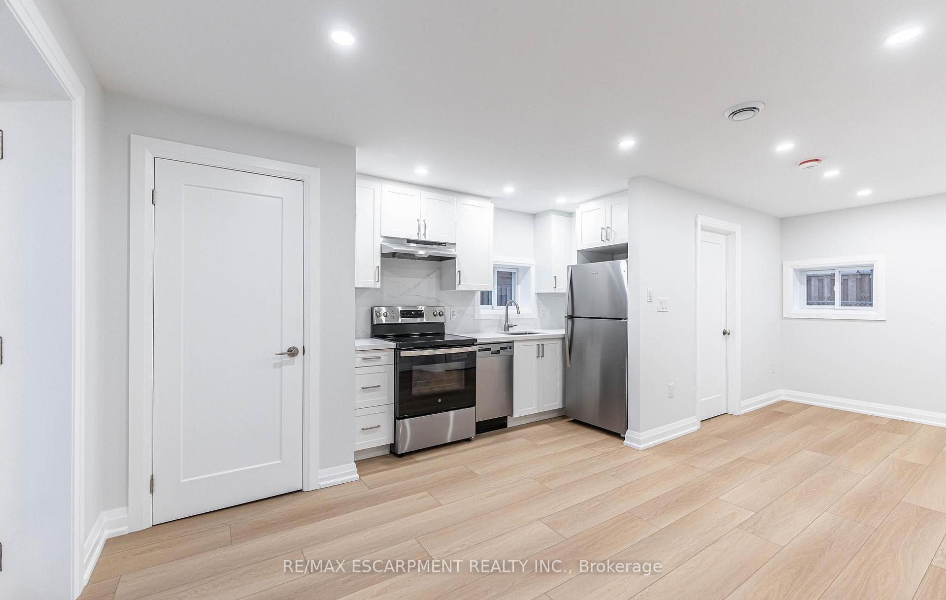 Photo 10 of Unit 3, 118 Burrwood Drive, Hamilton, Rolston — HOMEH