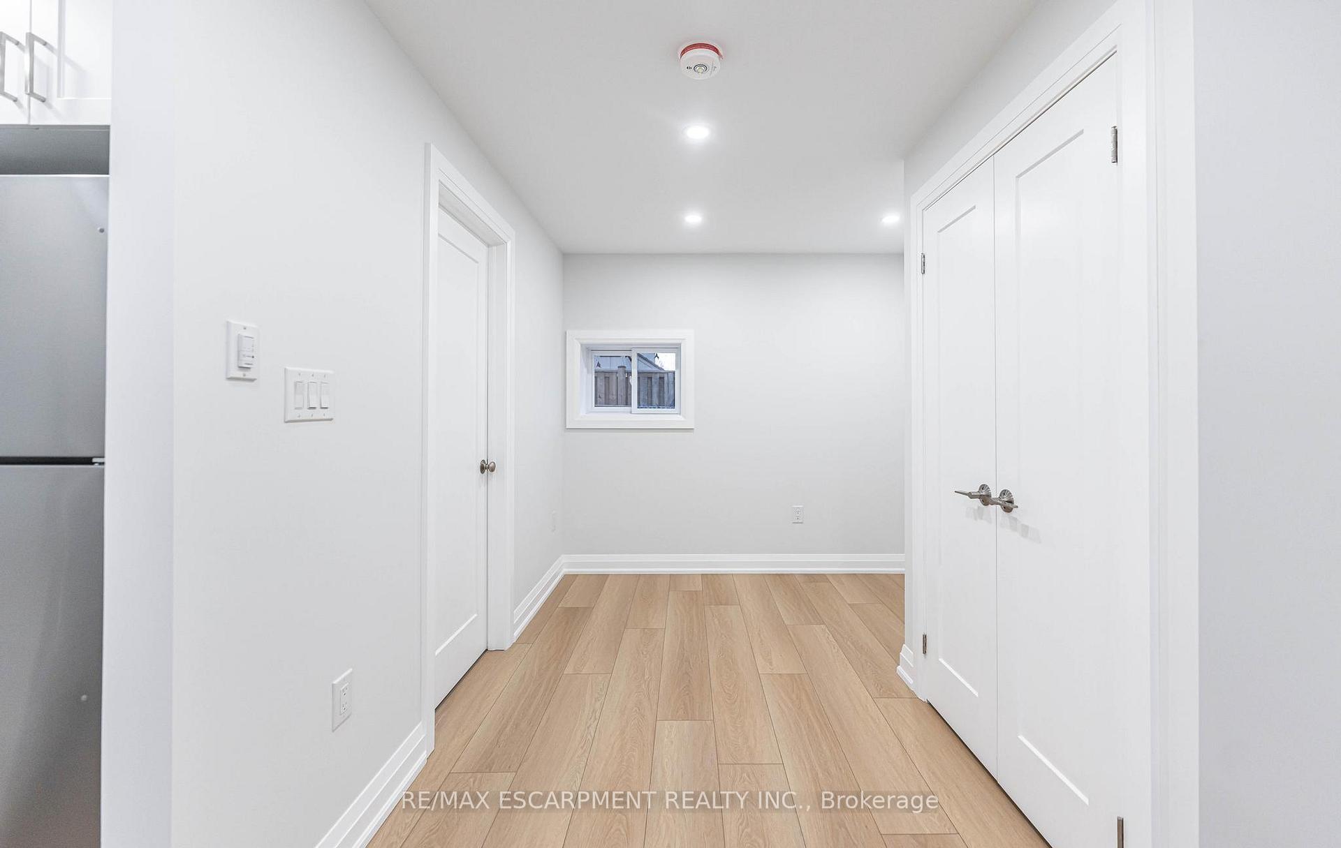 Photo 12 of Unit 3, 118 Burrwood Drive, Hamilton, Rolston — HOMEH
