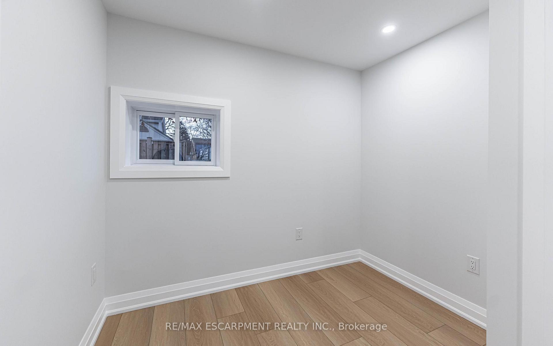 Photo 15 of Unit 3, 118 Burrwood Drive, Hamilton, Rolston — HOMEH