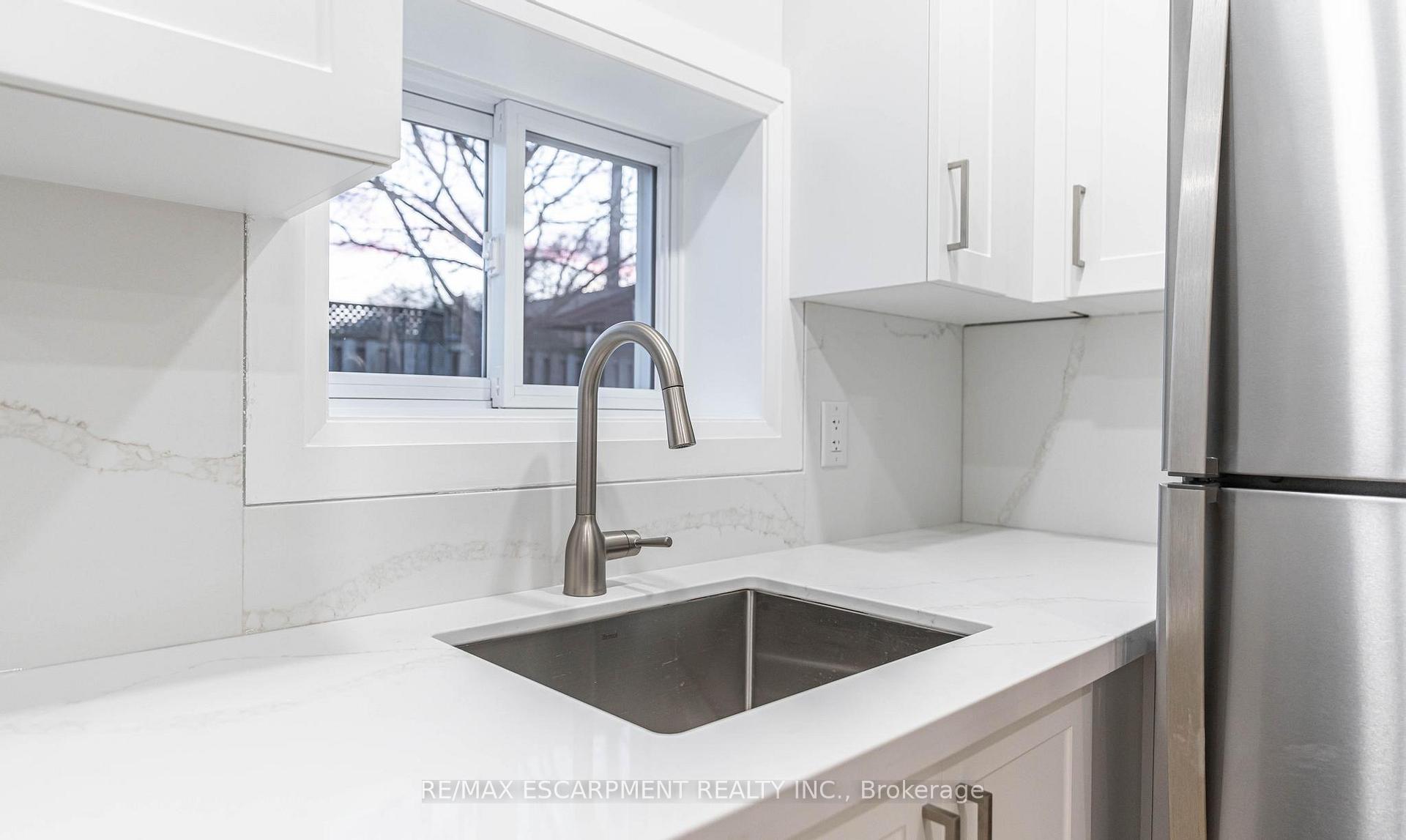 Photo 9 of Unit 3, 118 Burrwood Drive, Hamilton, Rolston — HOMEH