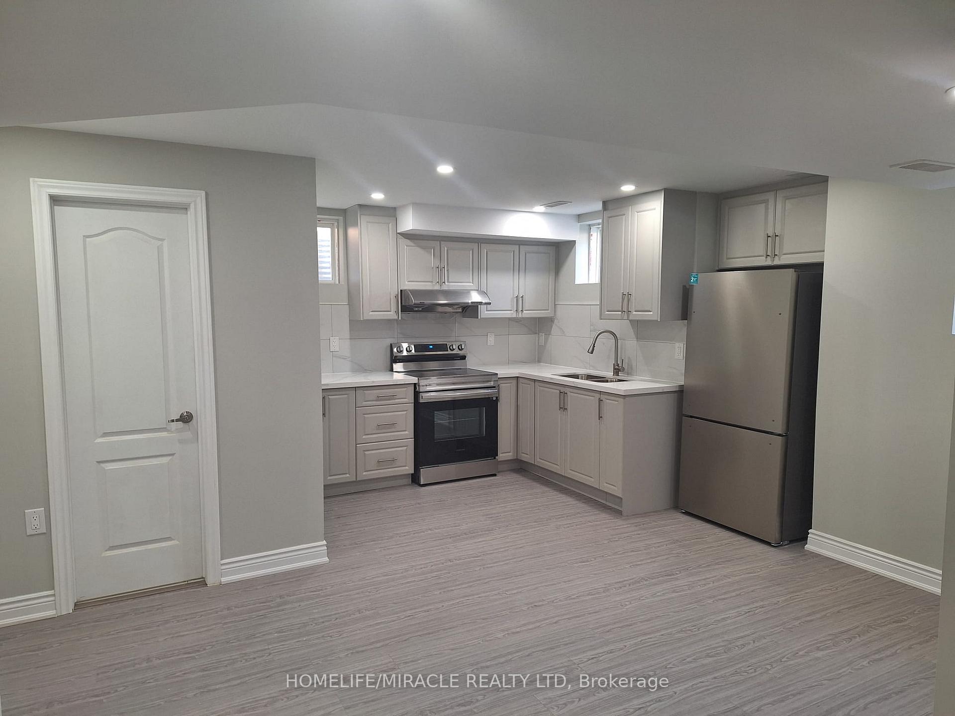 Photo 6 of 423 Edenbrook Hill Drive, Brampton, Northwest Brampton — HOMEH