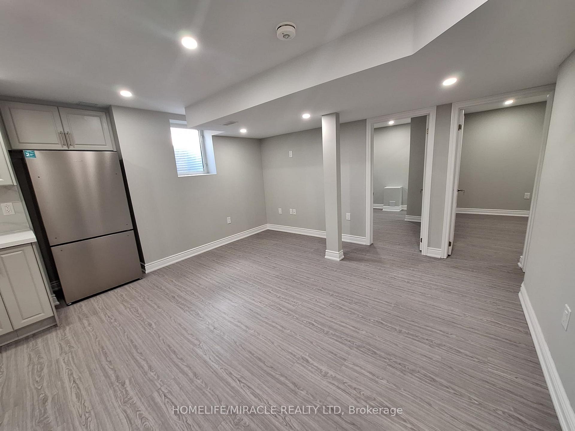 Photo 3 of 423 Edenbrook Hill Drive, Brampton, Northwest Brampton — HOMEH