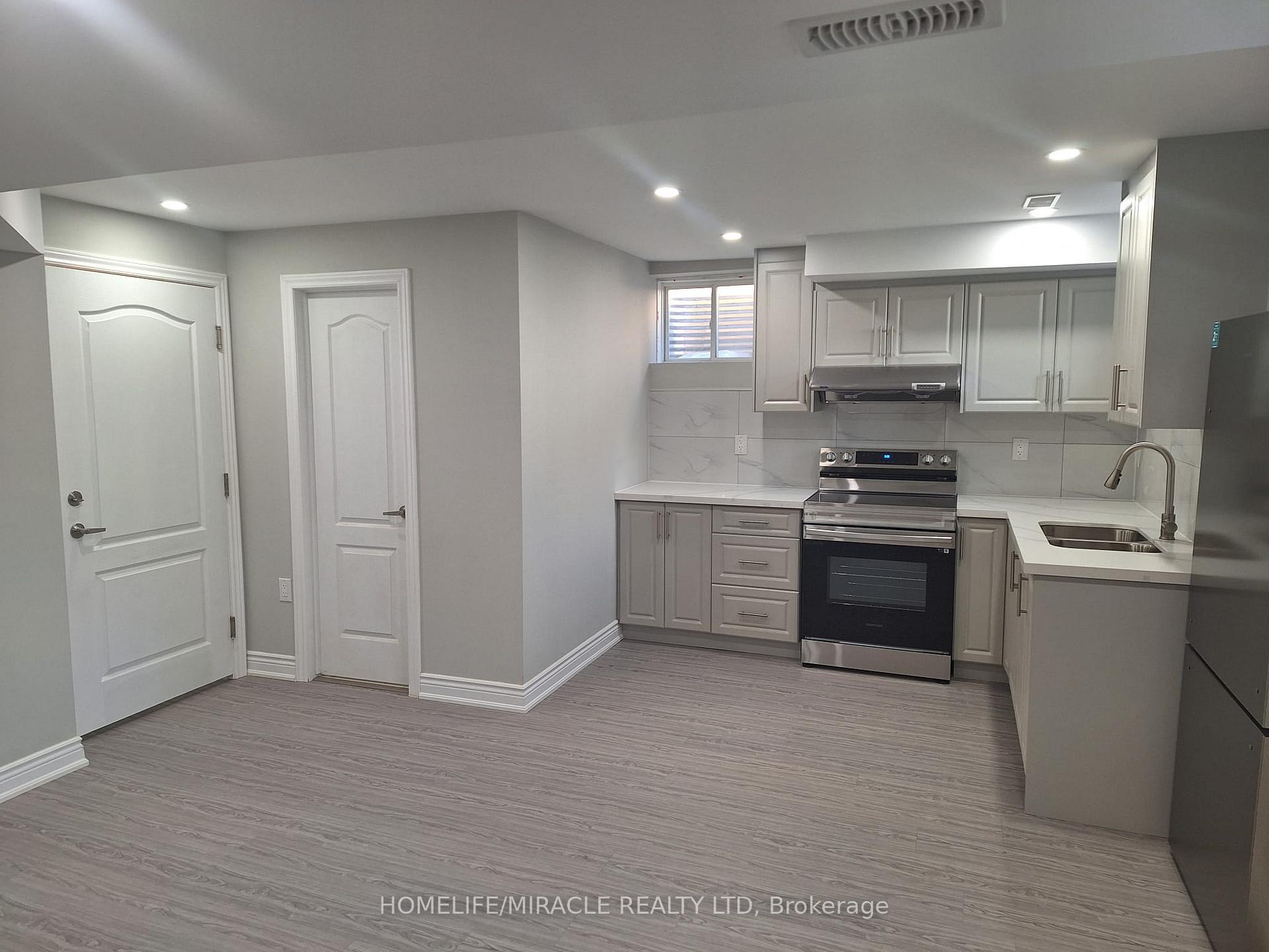 Photo 11 of 423 Edenbrook Hill Drive, Brampton, Northwest Brampton — HOMEH