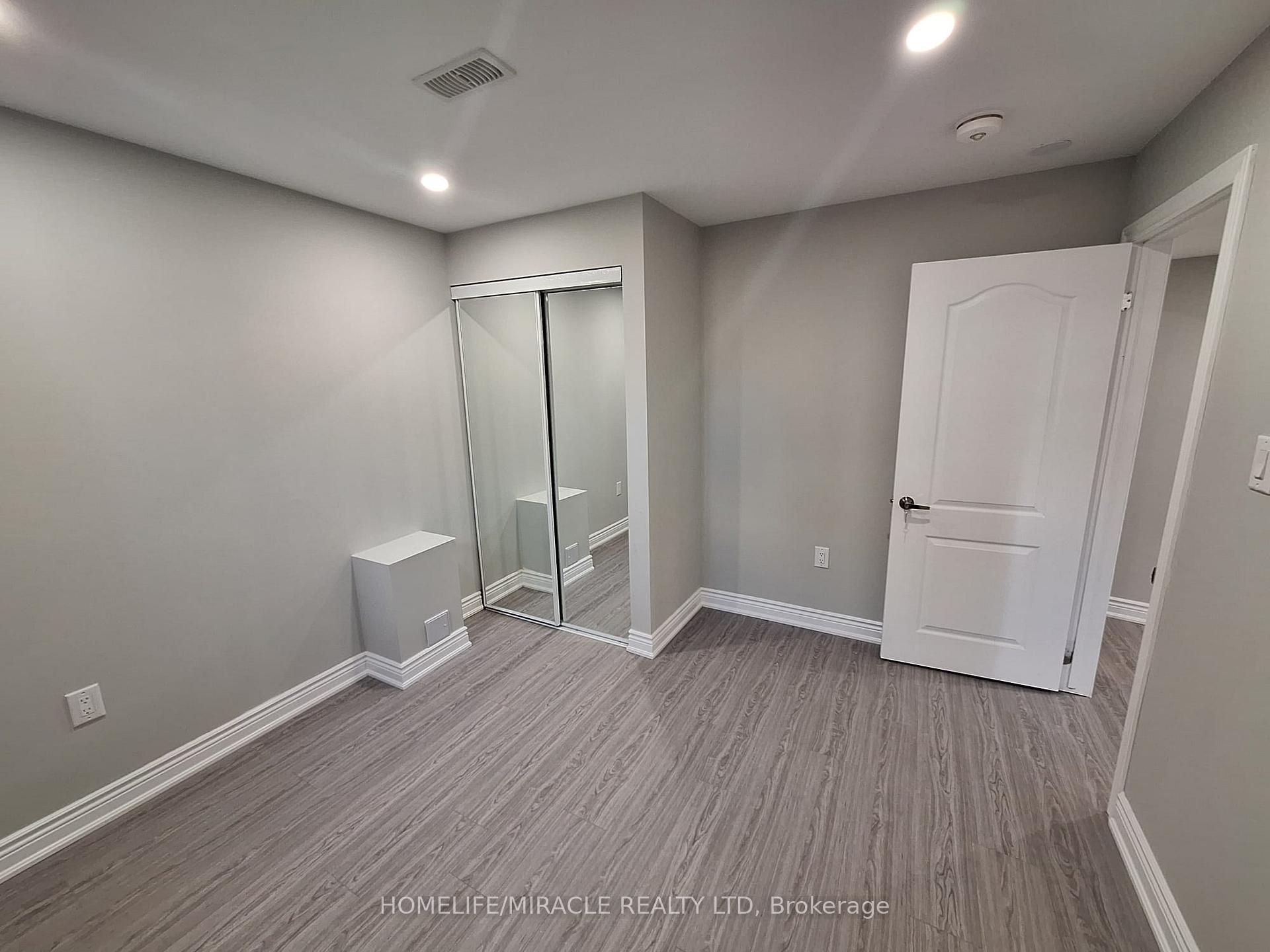 Photo 4 of 423 Edenbrook Hill Drive, Brampton, Northwest Brampton — HOMEH