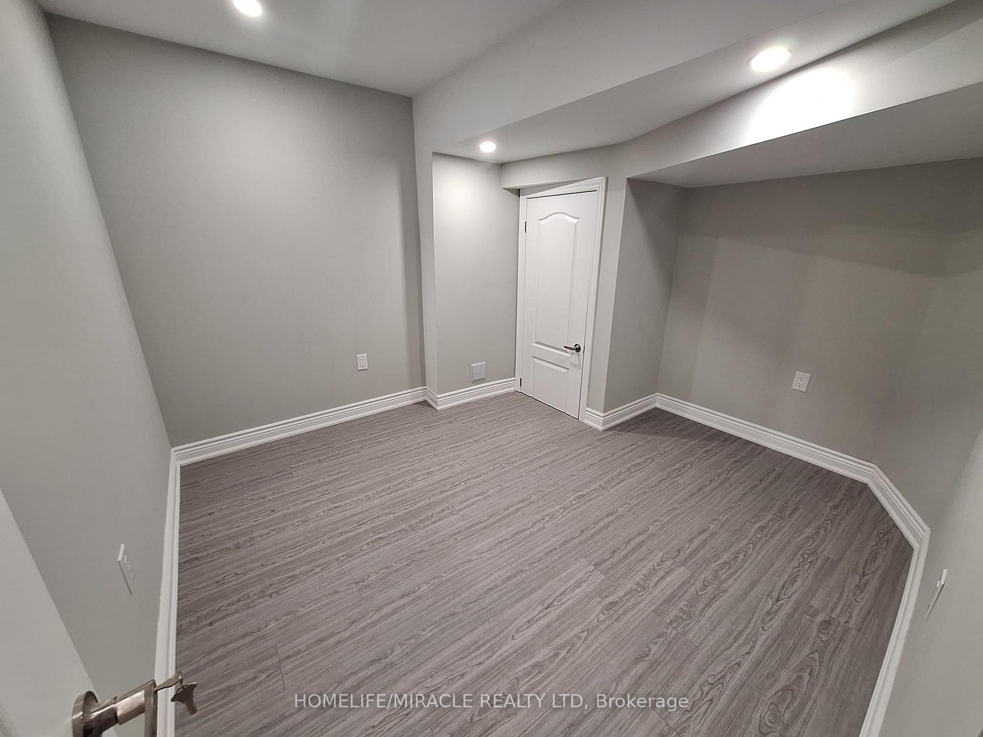 Photo 8 of 423 Edenbrook Hill Drive, Brampton, Northwest Brampton — HOMEH