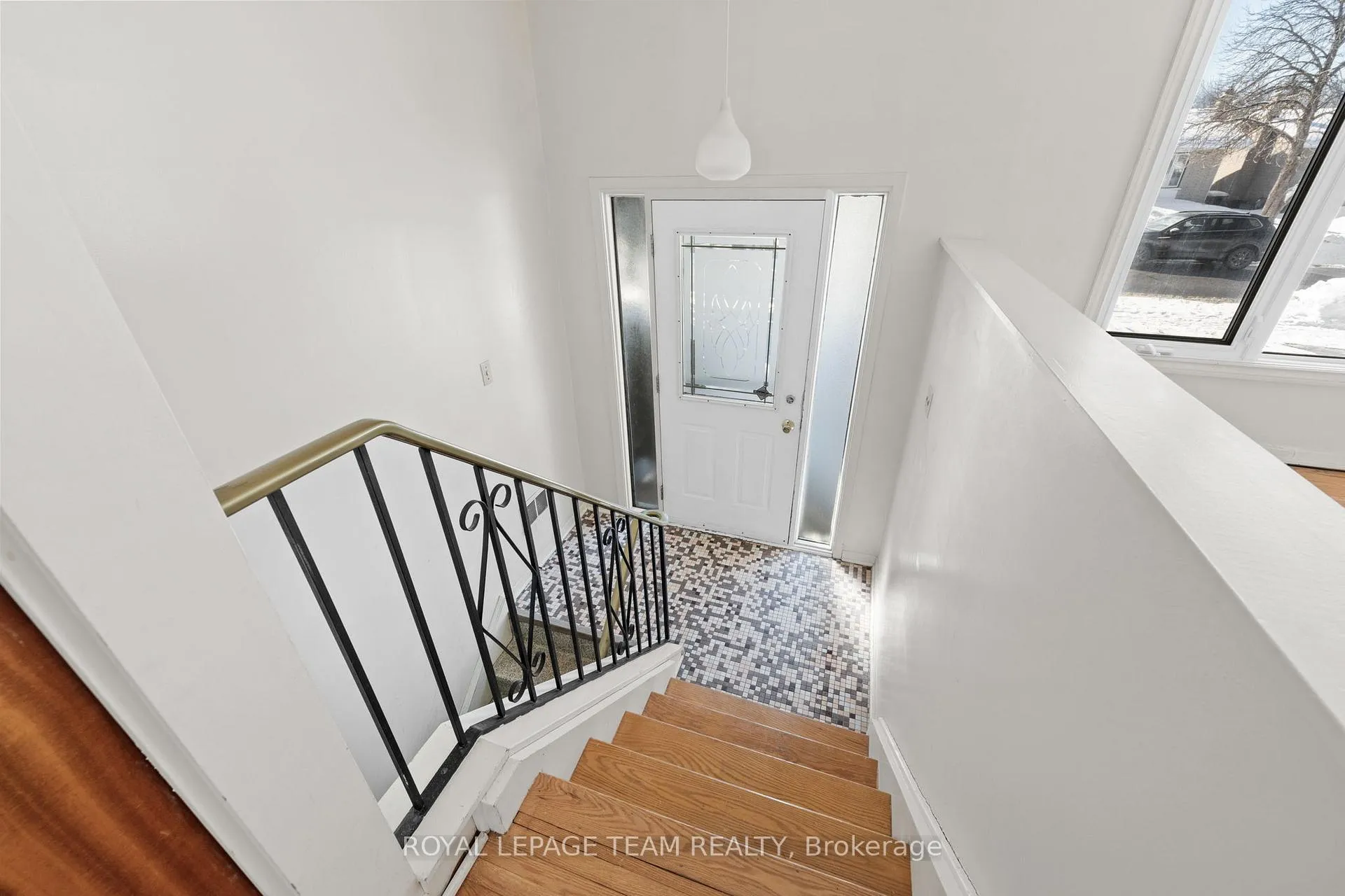 Photo 2 of 1377 Chartrand Avenue, Ottawa, Bilberry Creek/Queenswood Heights — HOMEH