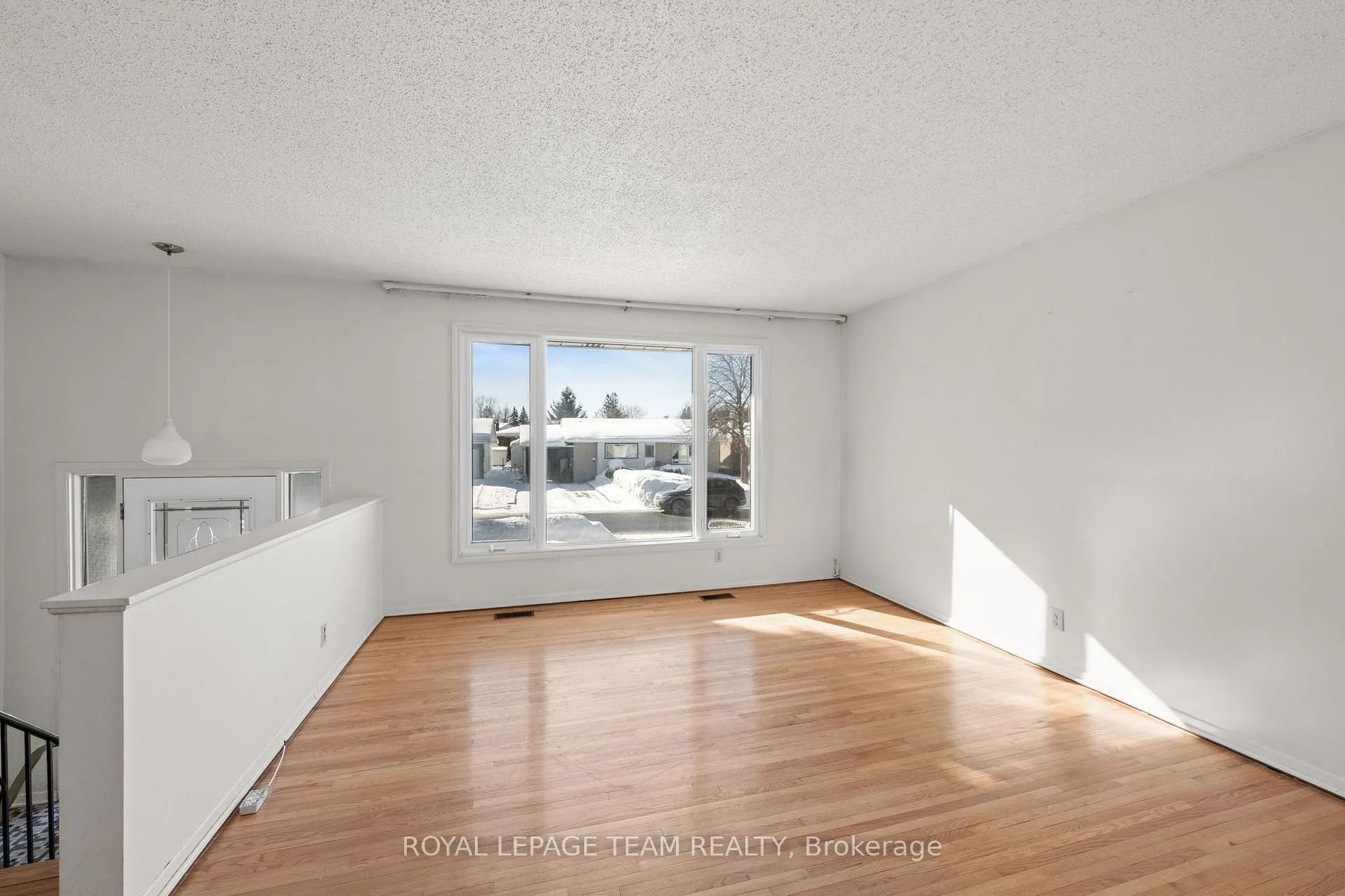 Photo 4 of 1377 Chartrand Avenue, Ottawa, Bilberry Creek/Queenswood Heights — HOMEH
