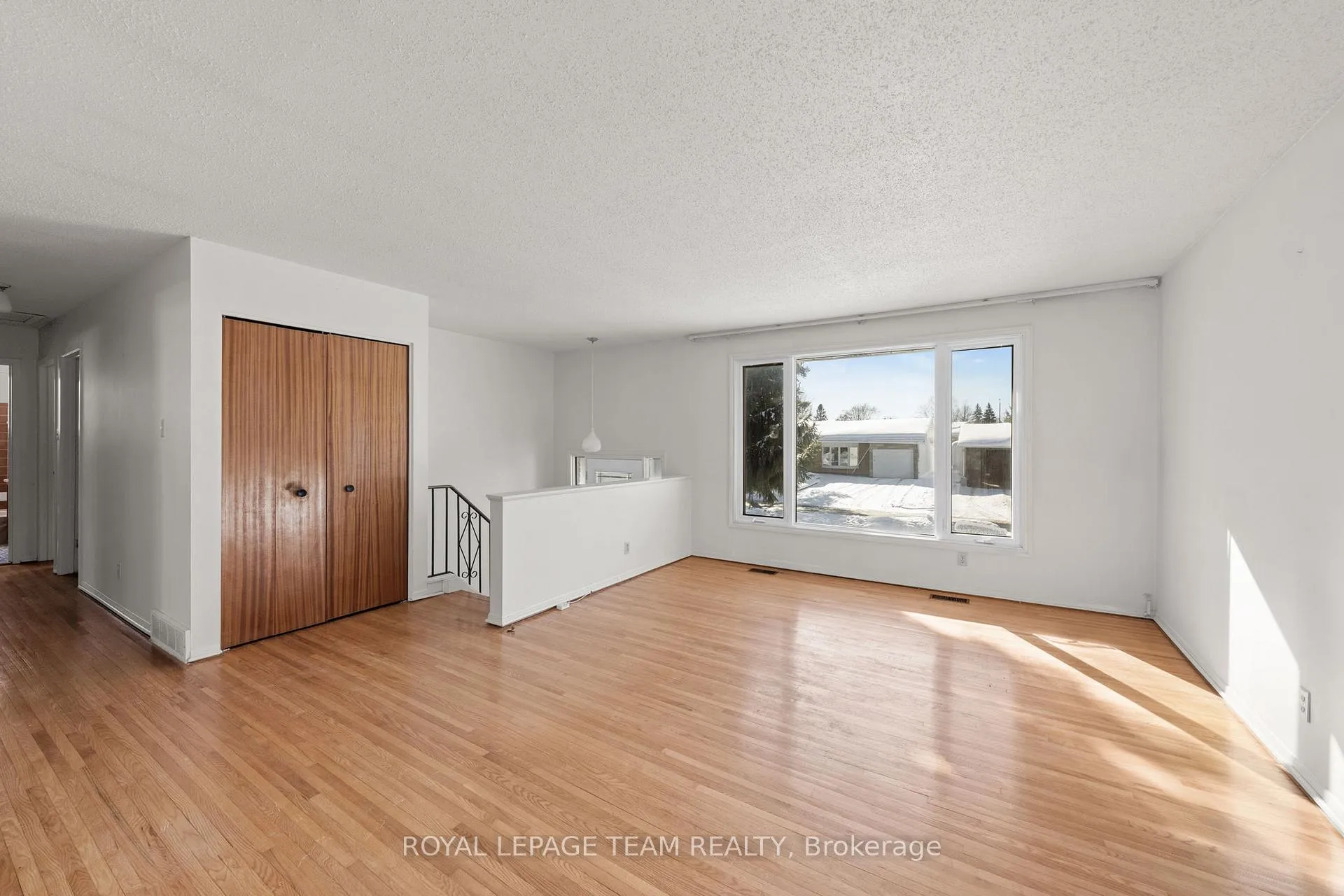 Photo 5 of 1377 Chartrand Avenue, Ottawa, Bilberry Creek/Queenswood Heights — HOMEH