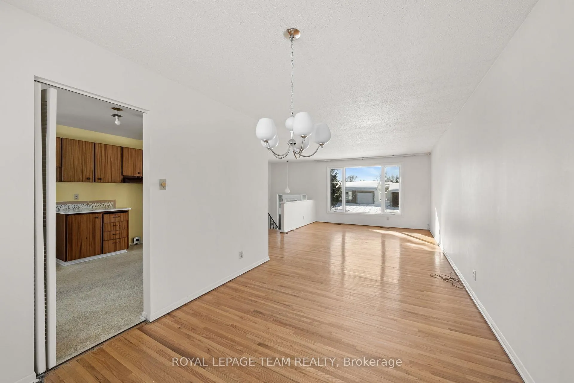 Photo 7 of 1377 Chartrand Avenue, Ottawa, Bilberry Creek/Queenswood Heights — HOMEH