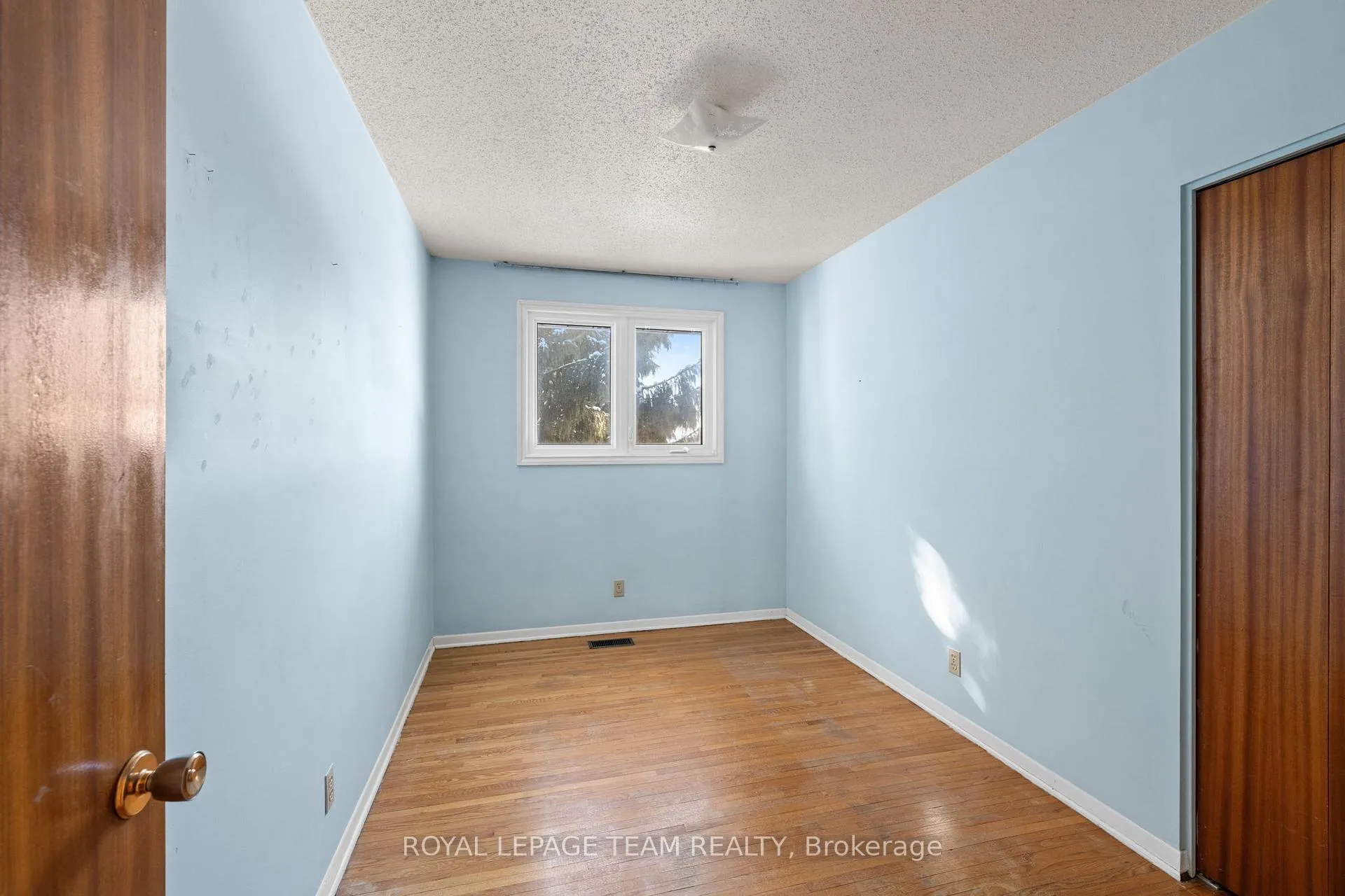 Photo 13 of 1377 Chartrand Avenue, Ottawa, Bilberry Creek/Queenswood Heights — HOMEH