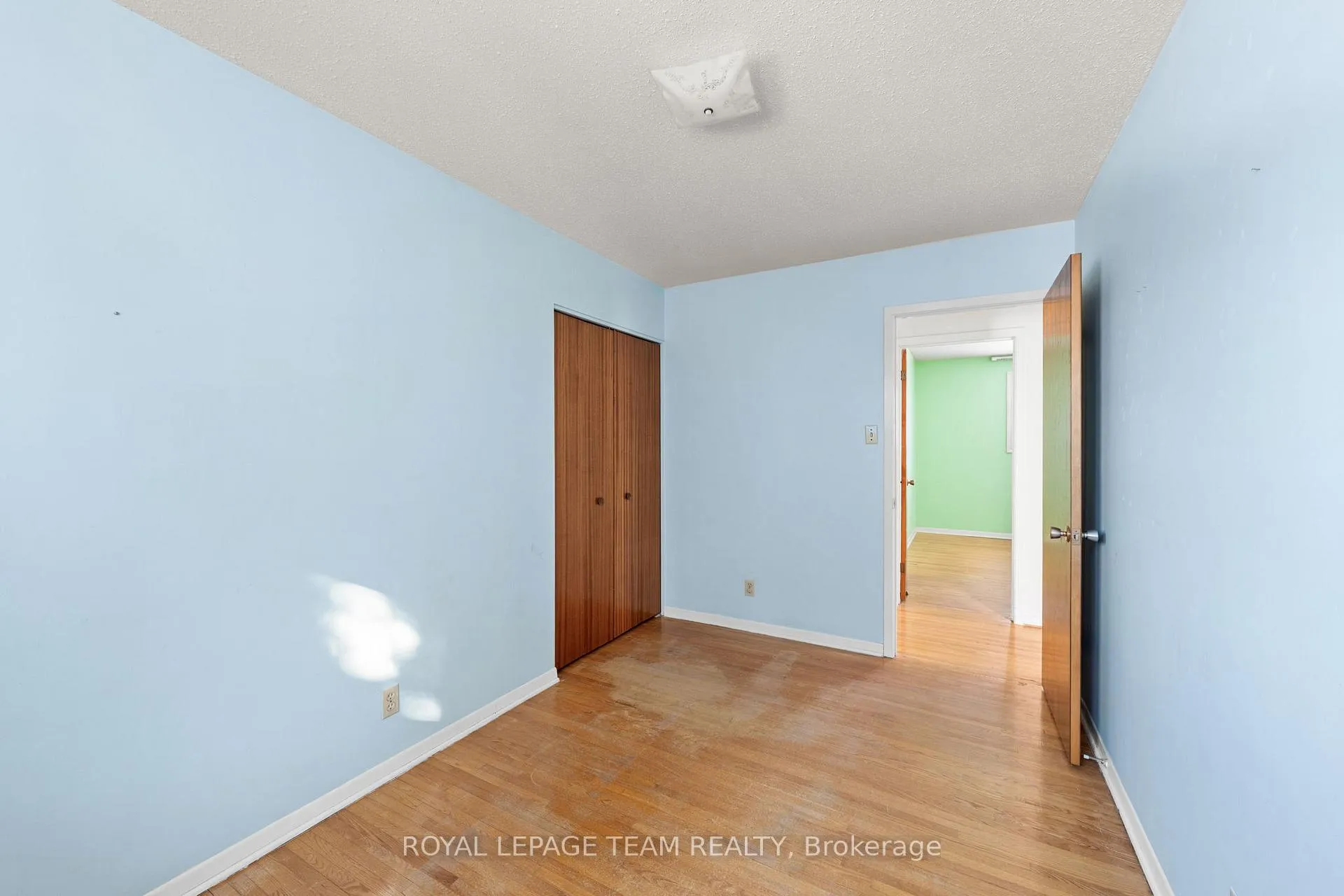 Photo 14 of 1377 Chartrand Avenue, Ottawa, Bilberry Creek/Queenswood Heights — HOMEH