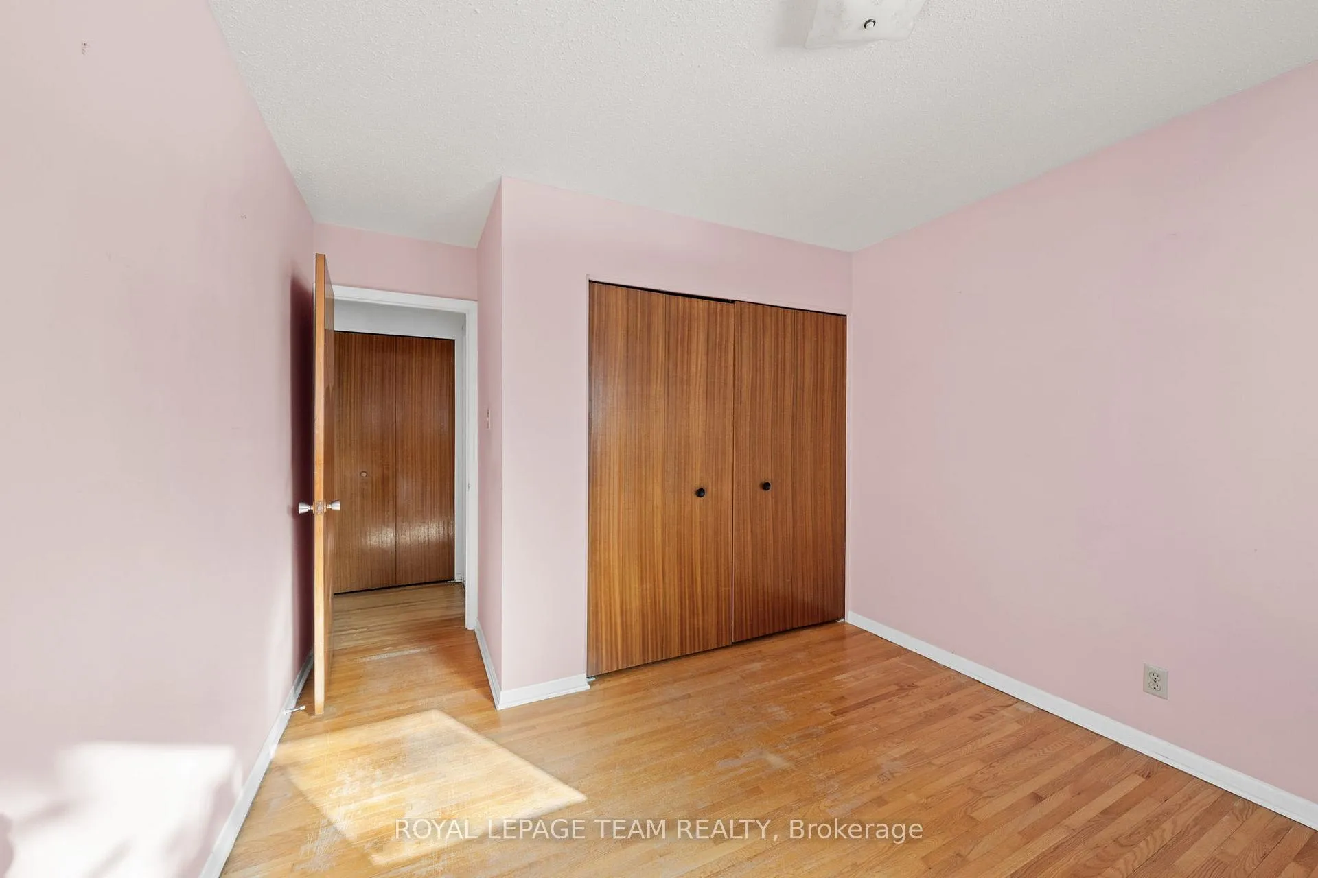 Photo 16 of 1377 Chartrand Avenue, Ottawa, Bilberry Creek/Queenswood Heights — HOMEH