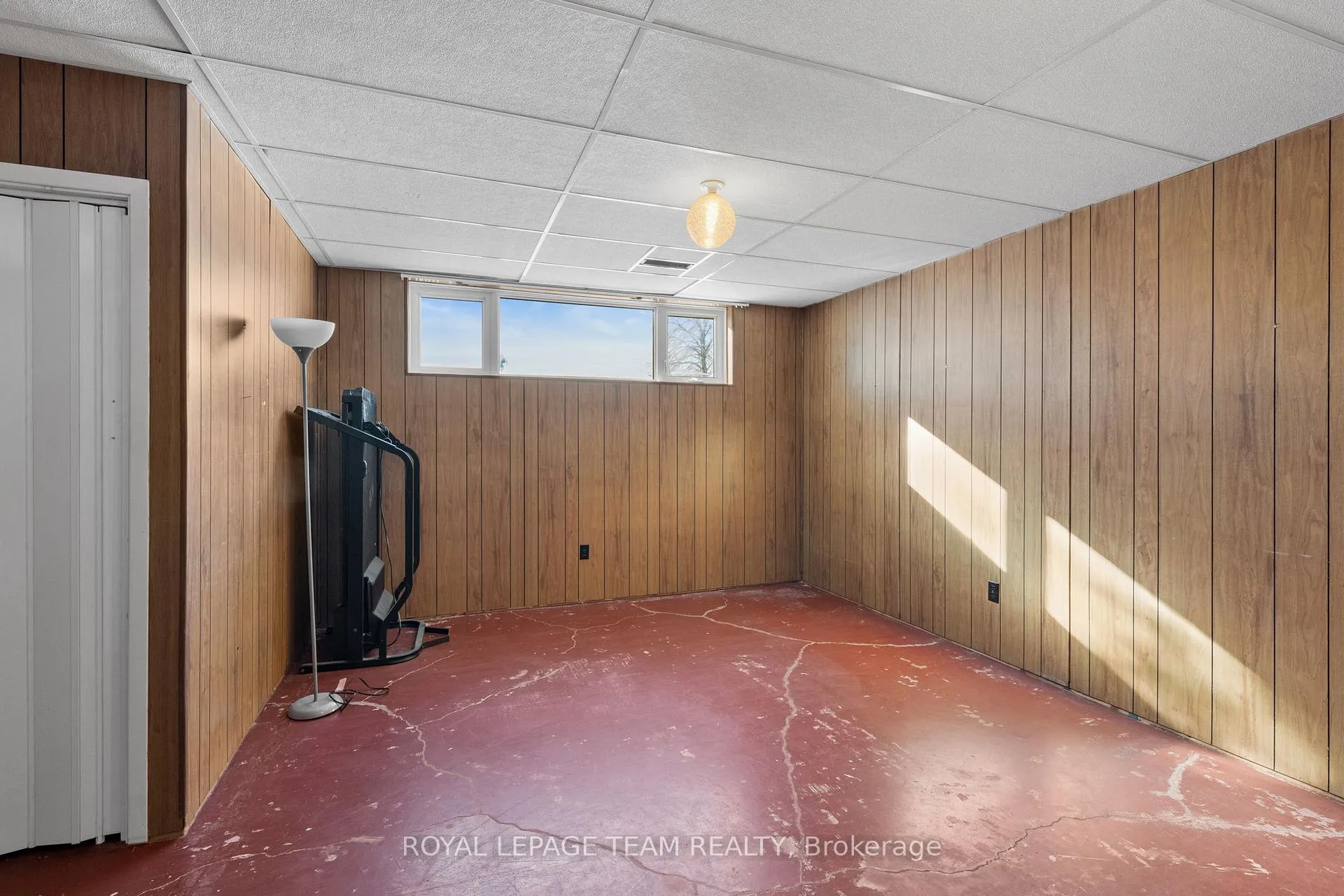 Photo 23 of 1377 Chartrand Avenue, Ottawa, Bilberry Creek/Queenswood Heights — HOMEH