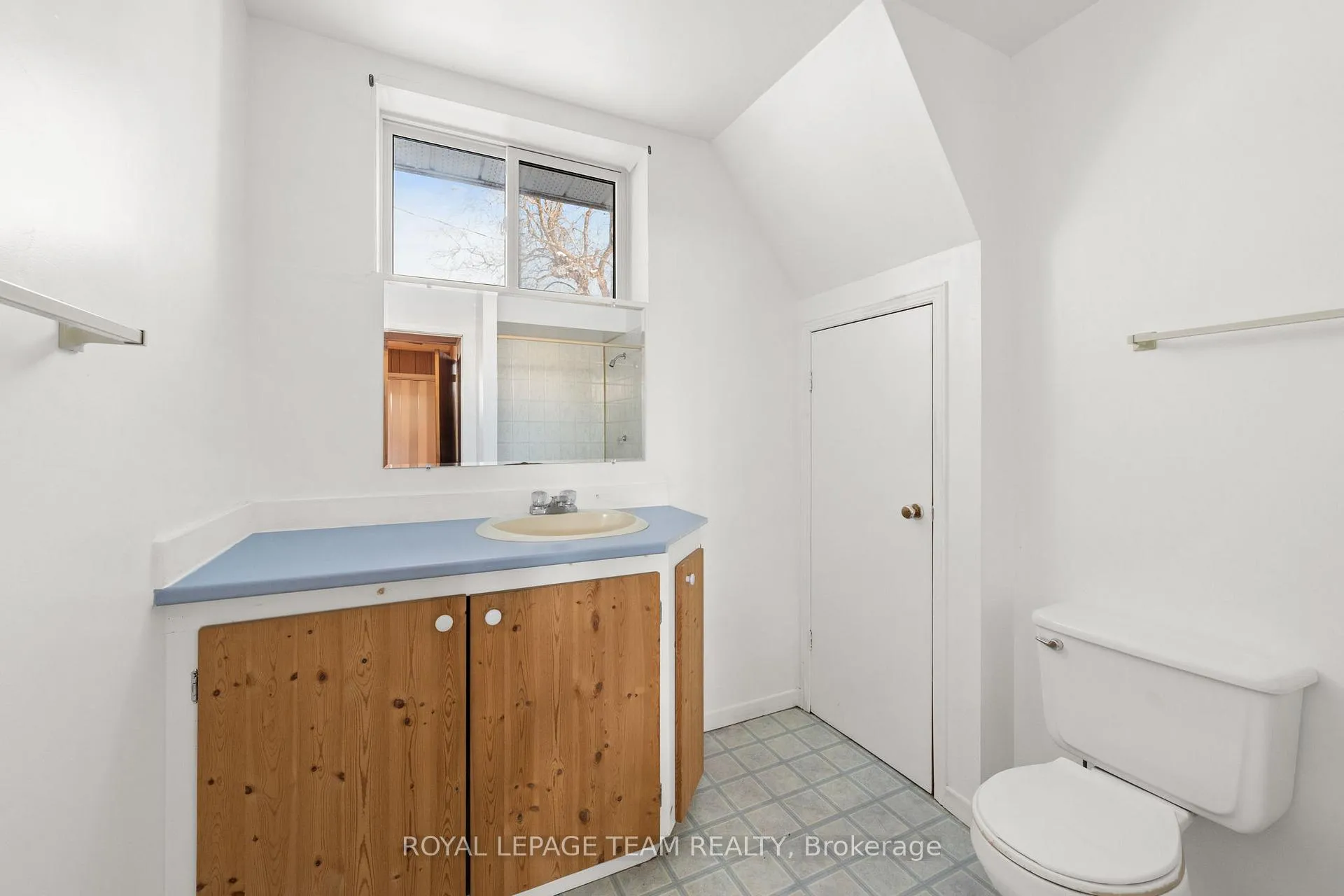 Photo 26 of 1377 Chartrand Avenue, Ottawa, Bilberry Creek/Queenswood Heights — HOMEH