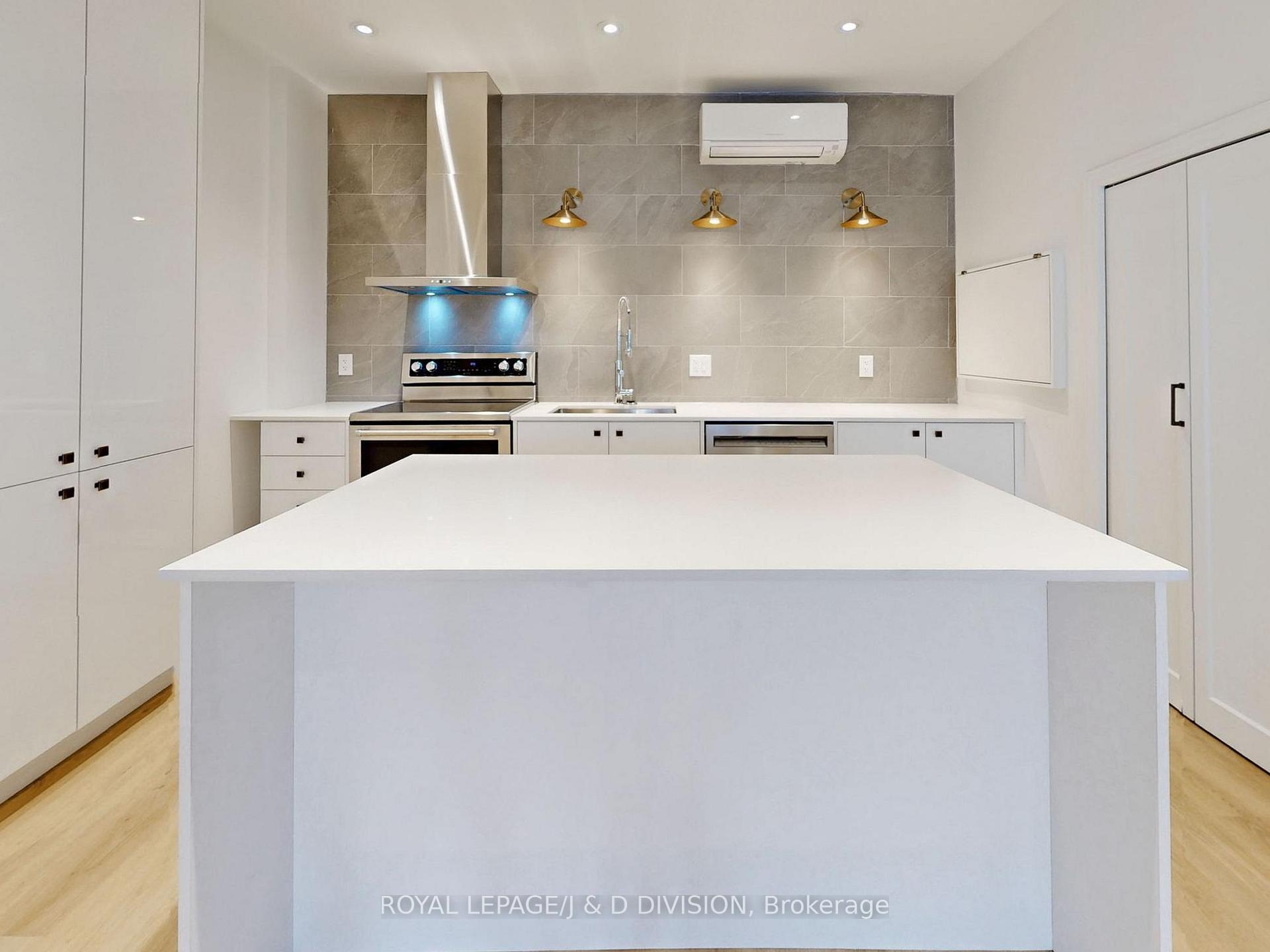 Photo 7 of Unit 2, 17 Humewood Drive, Toronto, Humewood-Cedarvale — HOMEH