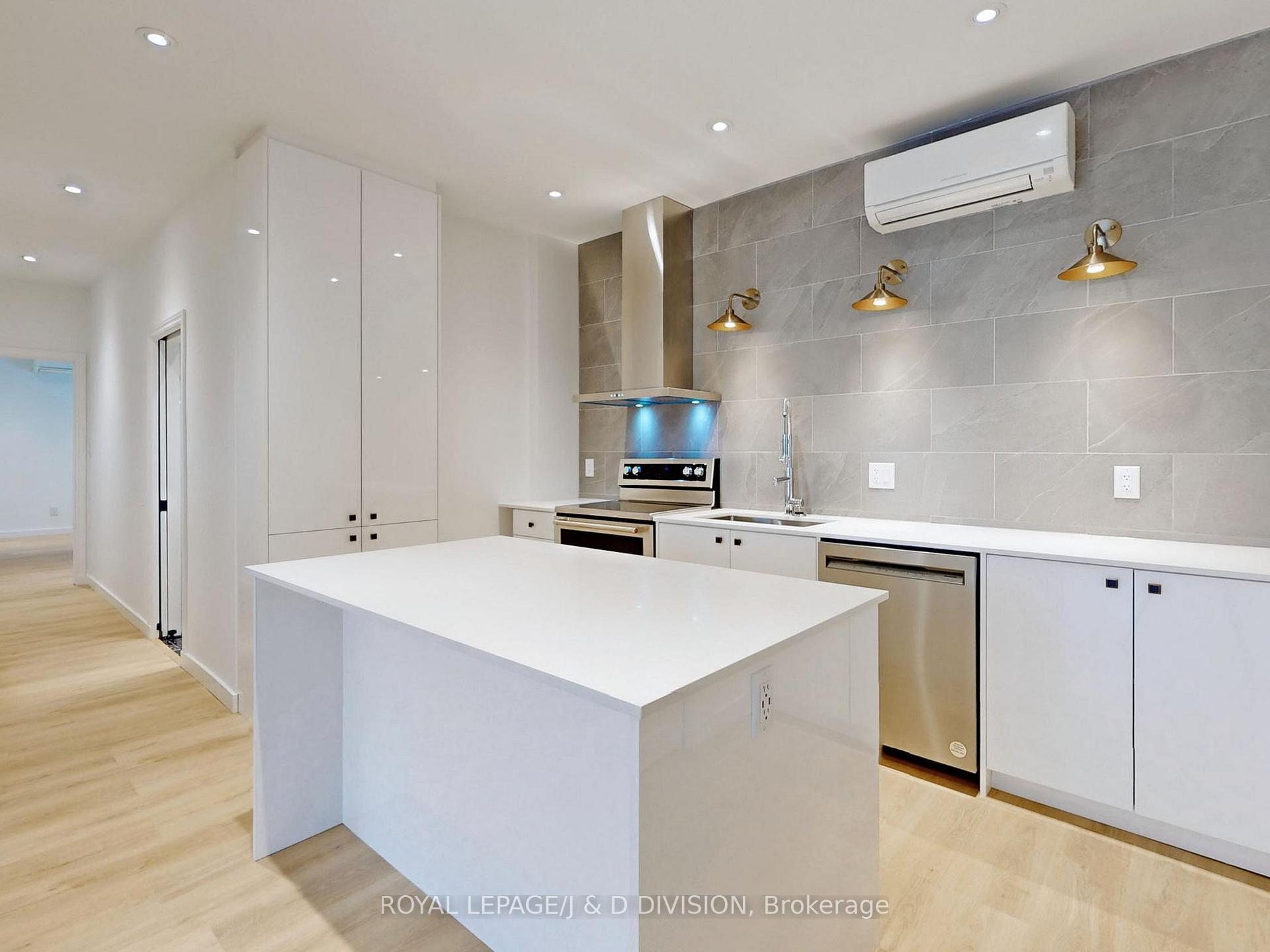 Photo 8 of Unit 2, 17 Humewood Drive, Toronto, Humewood-Cedarvale — HOMEH