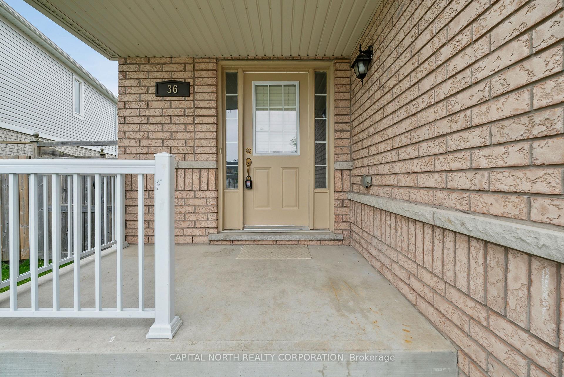 Photo 2 of 36 Lancaster Court, Barrie, Innis-Shore — HOMEH