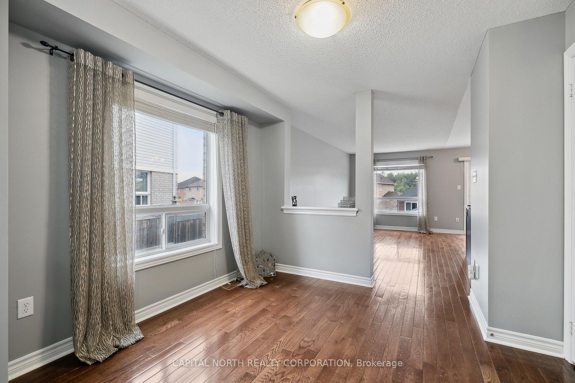 Photo 15 of 36 Lancaster Court, Barrie, Innis-Shore — HOMEH