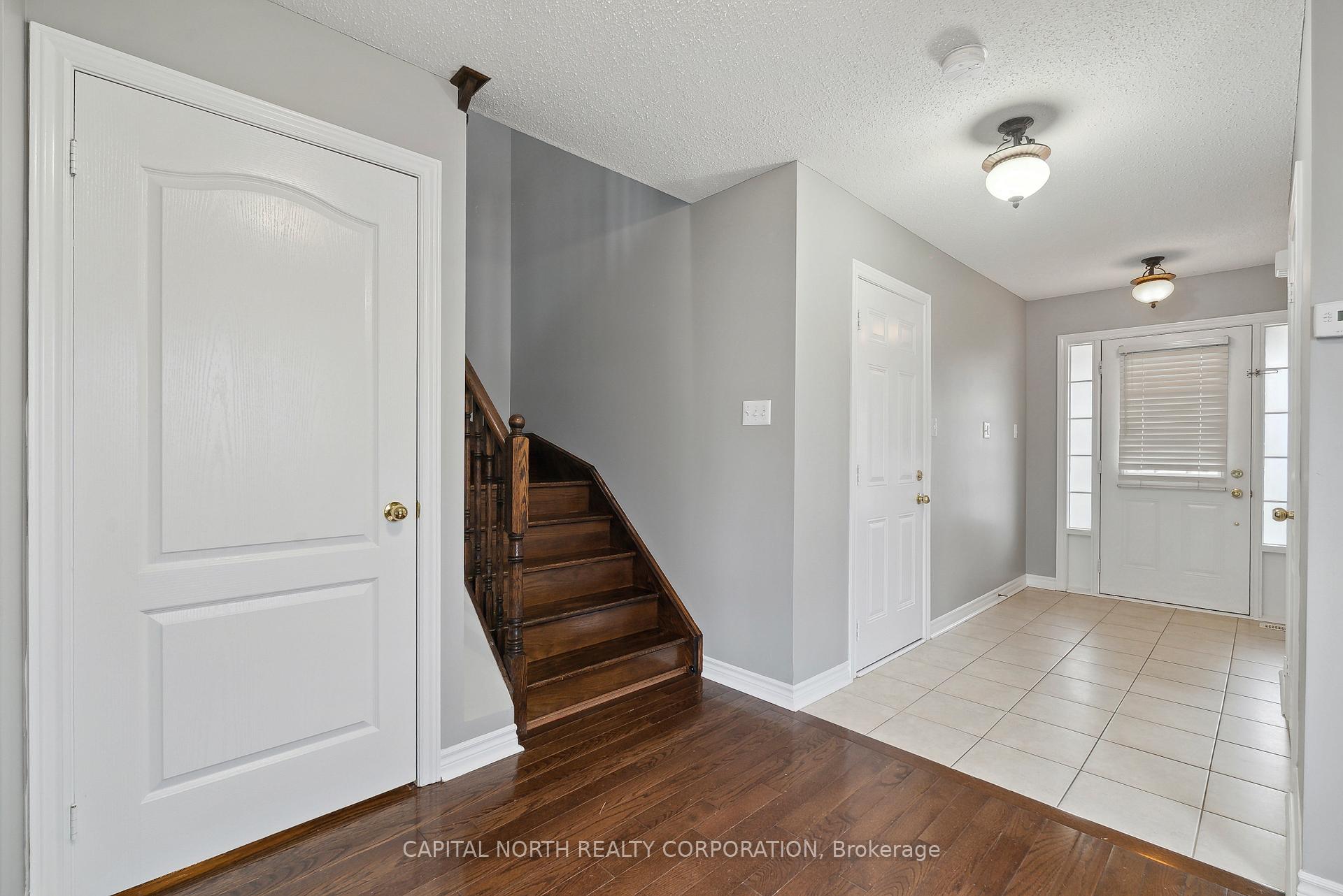 Photo 16 of 36 Lancaster Court, Barrie, Innis-Shore — HOMEH