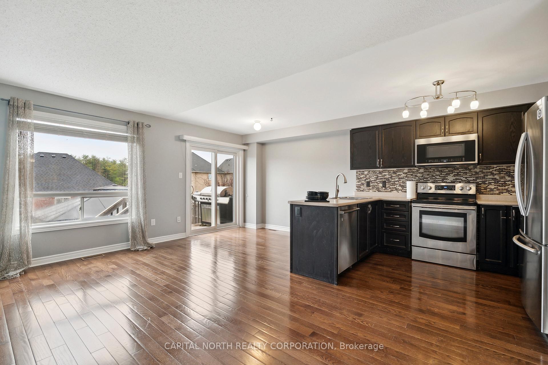 Photo 7 of 36 Lancaster Court, Barrie, Innis-Shore — HOMEH