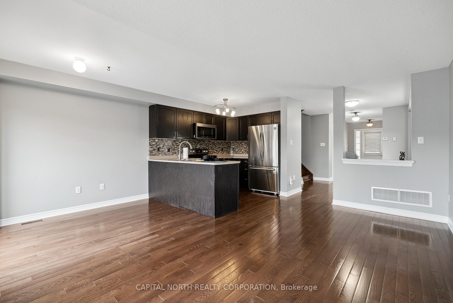 Photo 12 of 36 Lancaster Court, Barrie, Innis-Shore — HOMEH