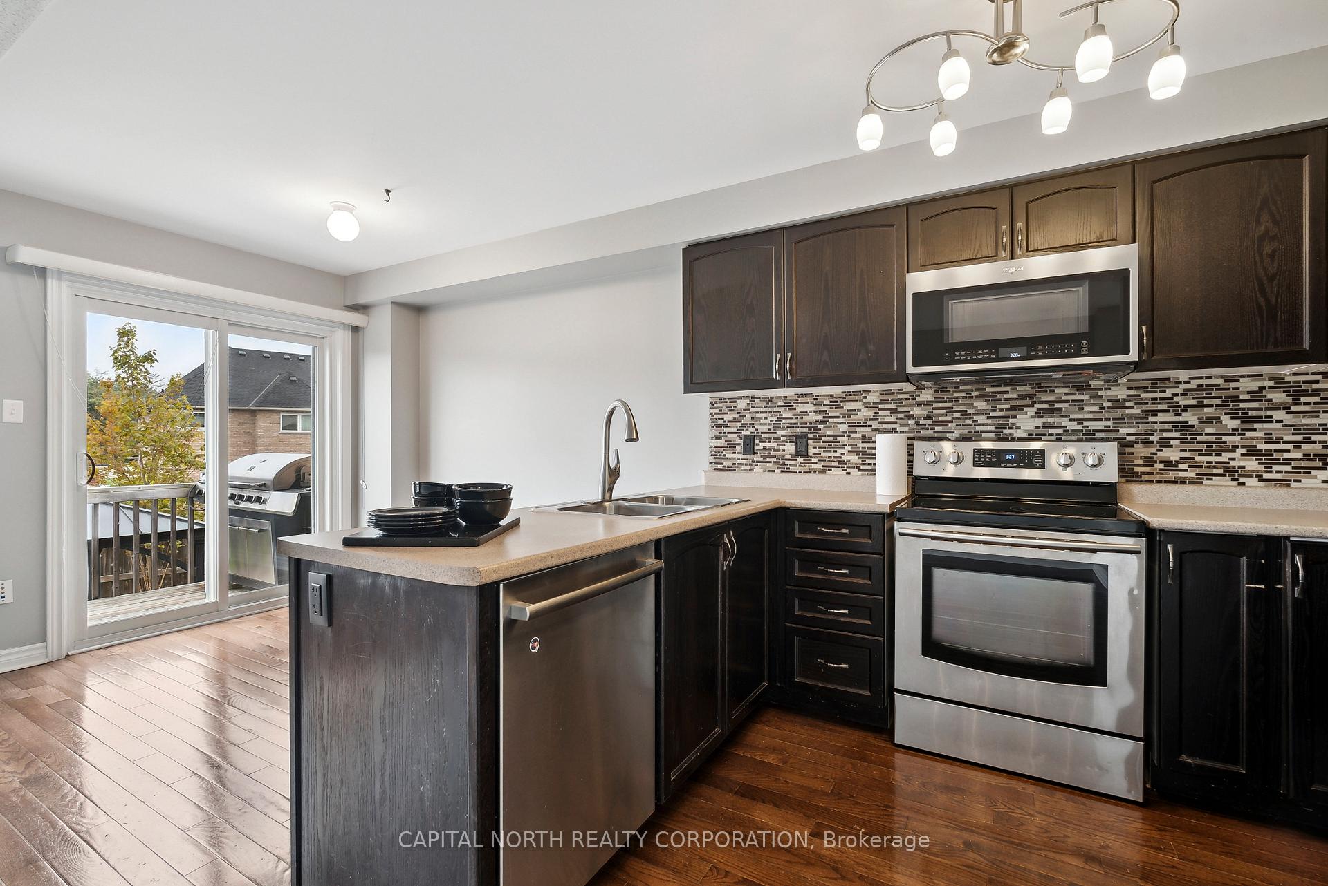 Photo 28 of 36 Lancaster Court, Barrie, Innis-Shore — HOMEH