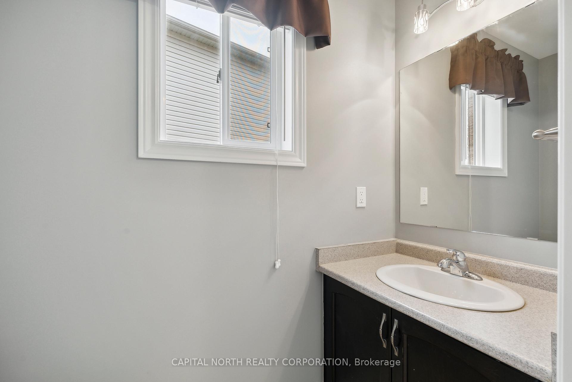 Photo 6 of 36 Lancaster Court, Barrie, Innis-Shore — HOMEH