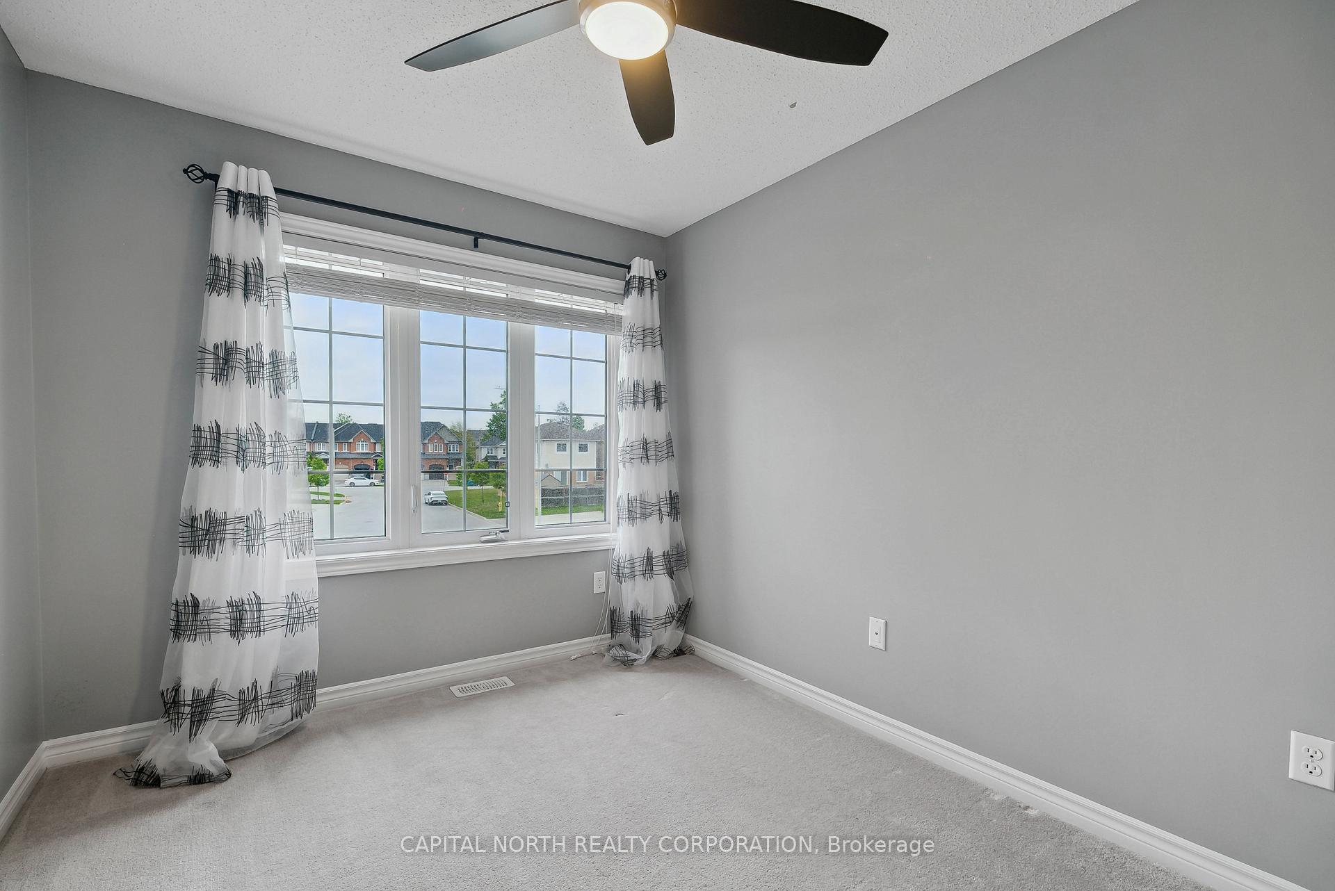 Photo 8 of 36 Lancaster Court, Barrie, Innis-Shore — HOMEH