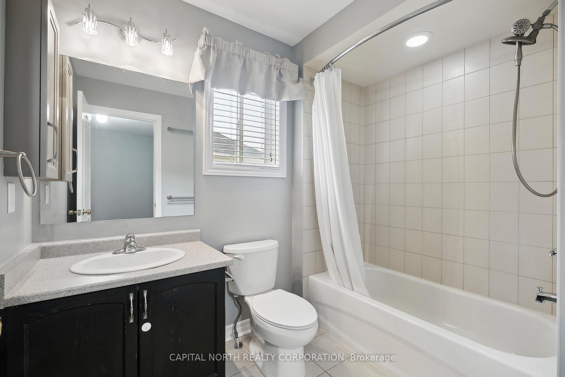 Photo 23 of 36 Lancaster Court, Barrie, Innis-Shore — HOMEH