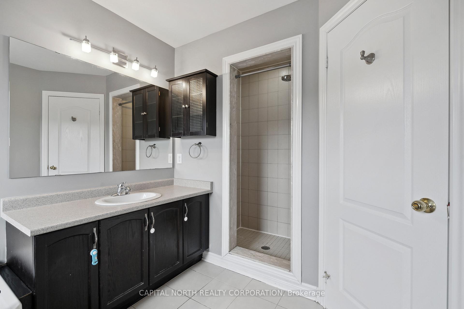 Photo 31 of 36 Lancaster Court, Barrie, Innis-Shore — HOMEH