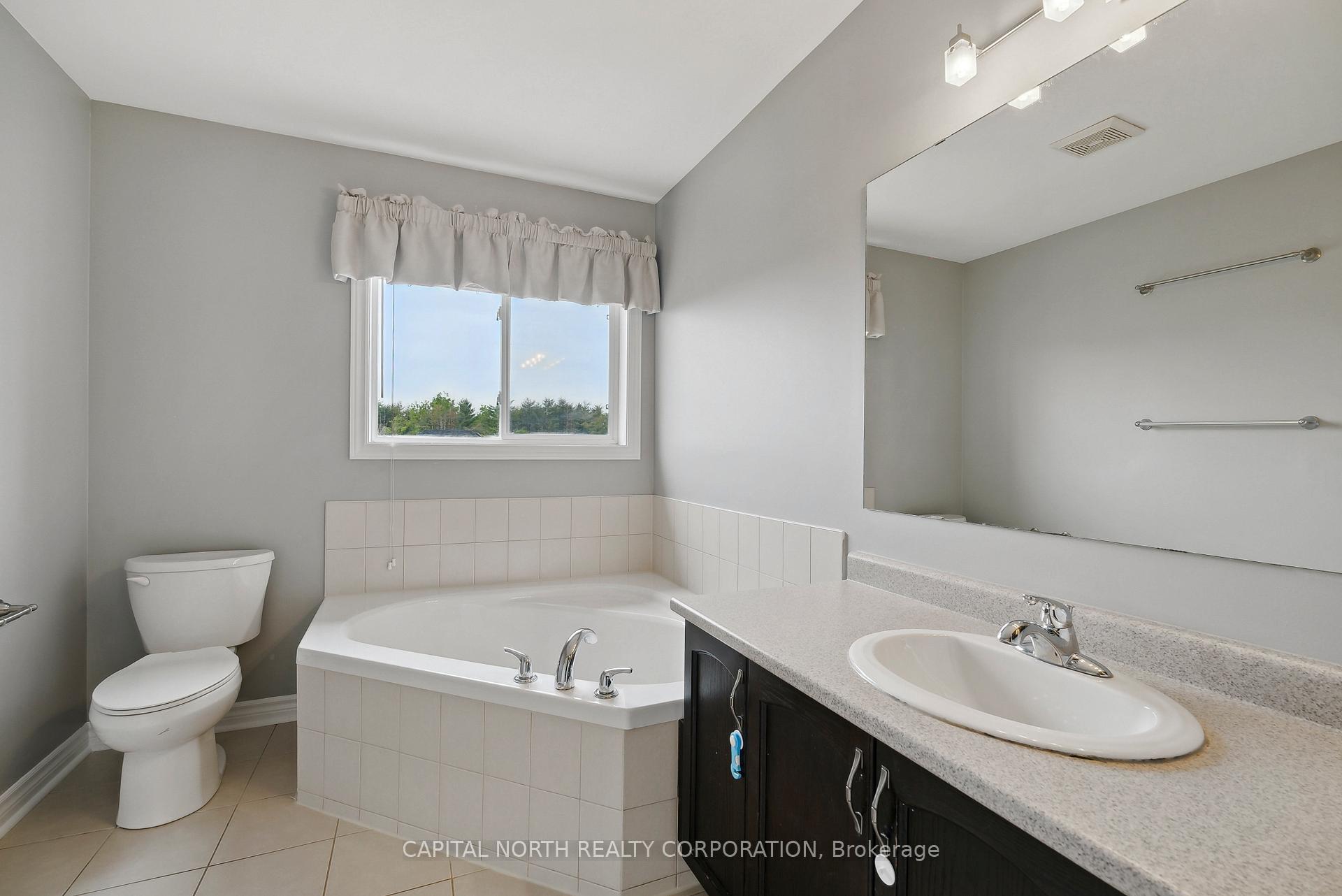 Photo 20 of 36 Lancaster Court, Barrie, Innis-Shore — HOMEH