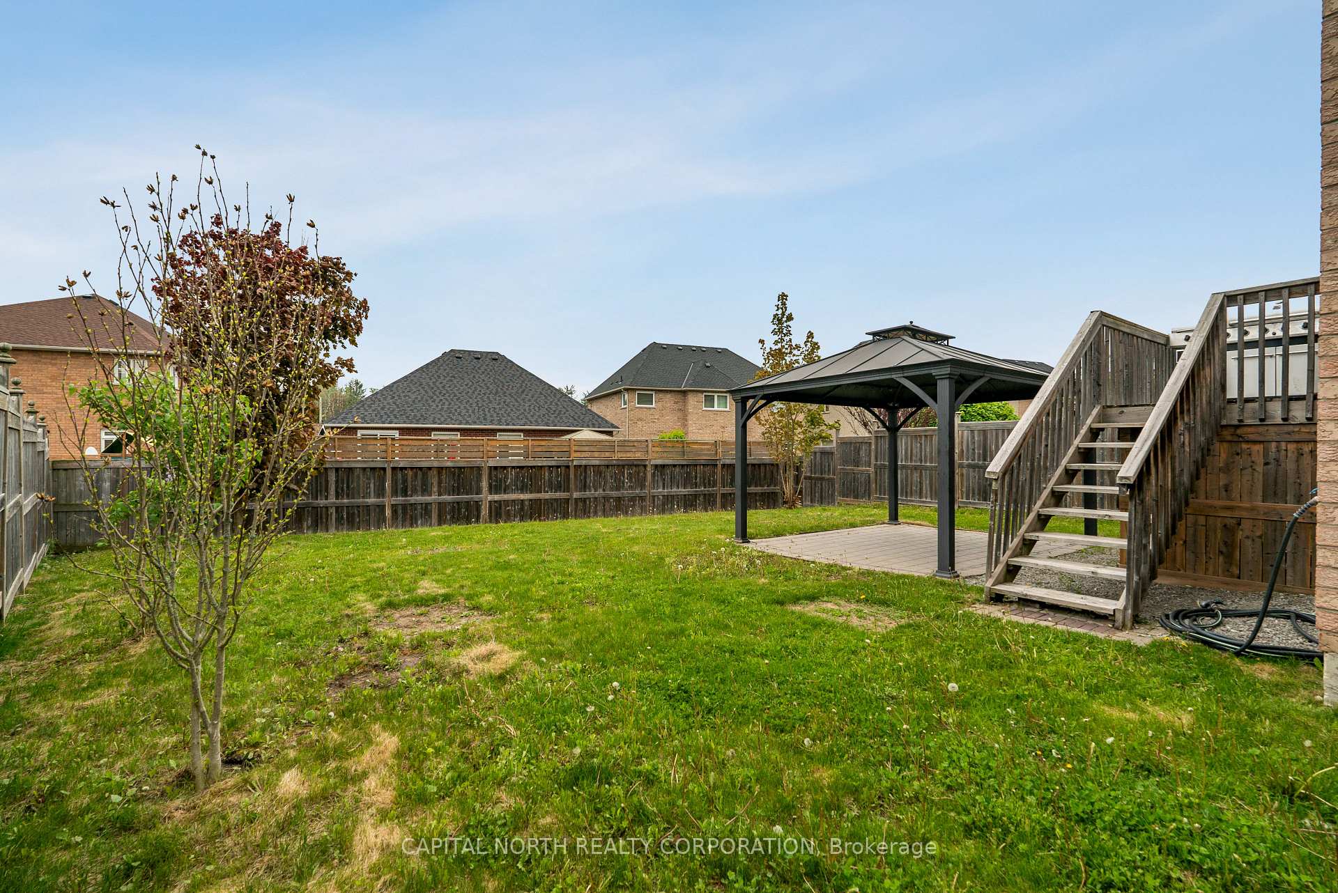 Photo 19 of 36 Lancaster Court, Barrie, Innis-Shore — HOMEH