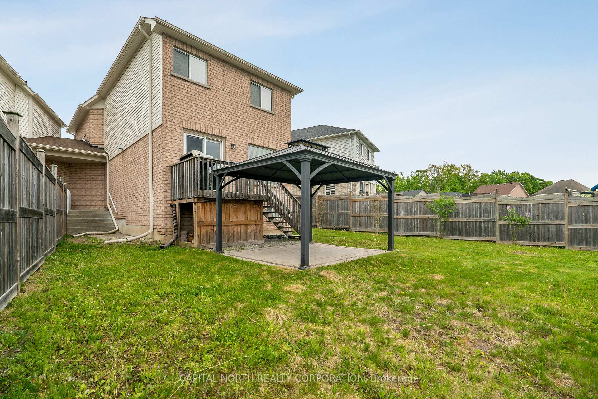 Photo 27 of 36 Lancaster Court, Barrie, Innis-Shore — HOMEH