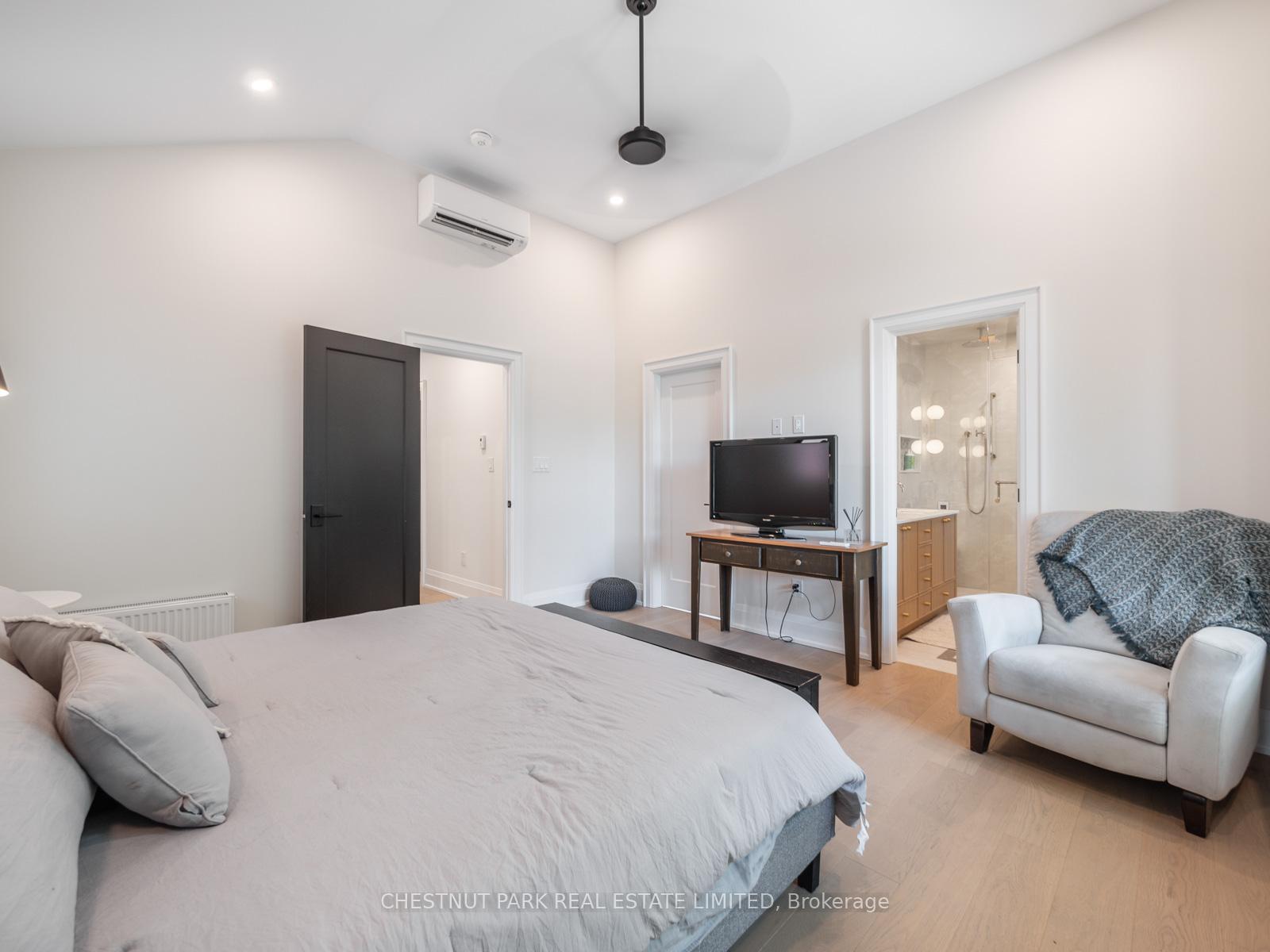 Photo 14 of 14 Southwood Drive, Toronto, The Beaches — HOMEH