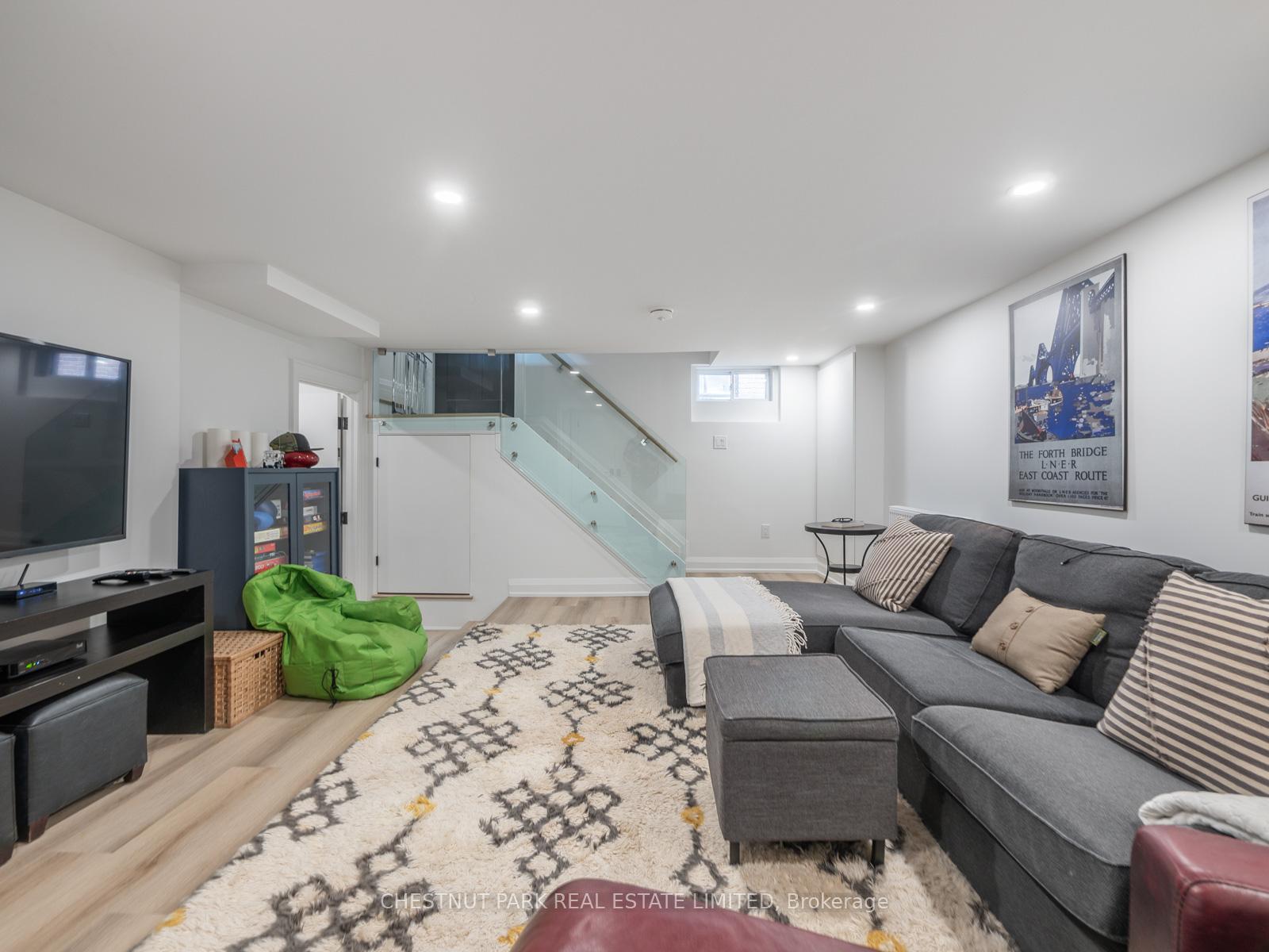 Photo 22 of 14 Southwood Drive, Toronto, The Beaches — HOMEH