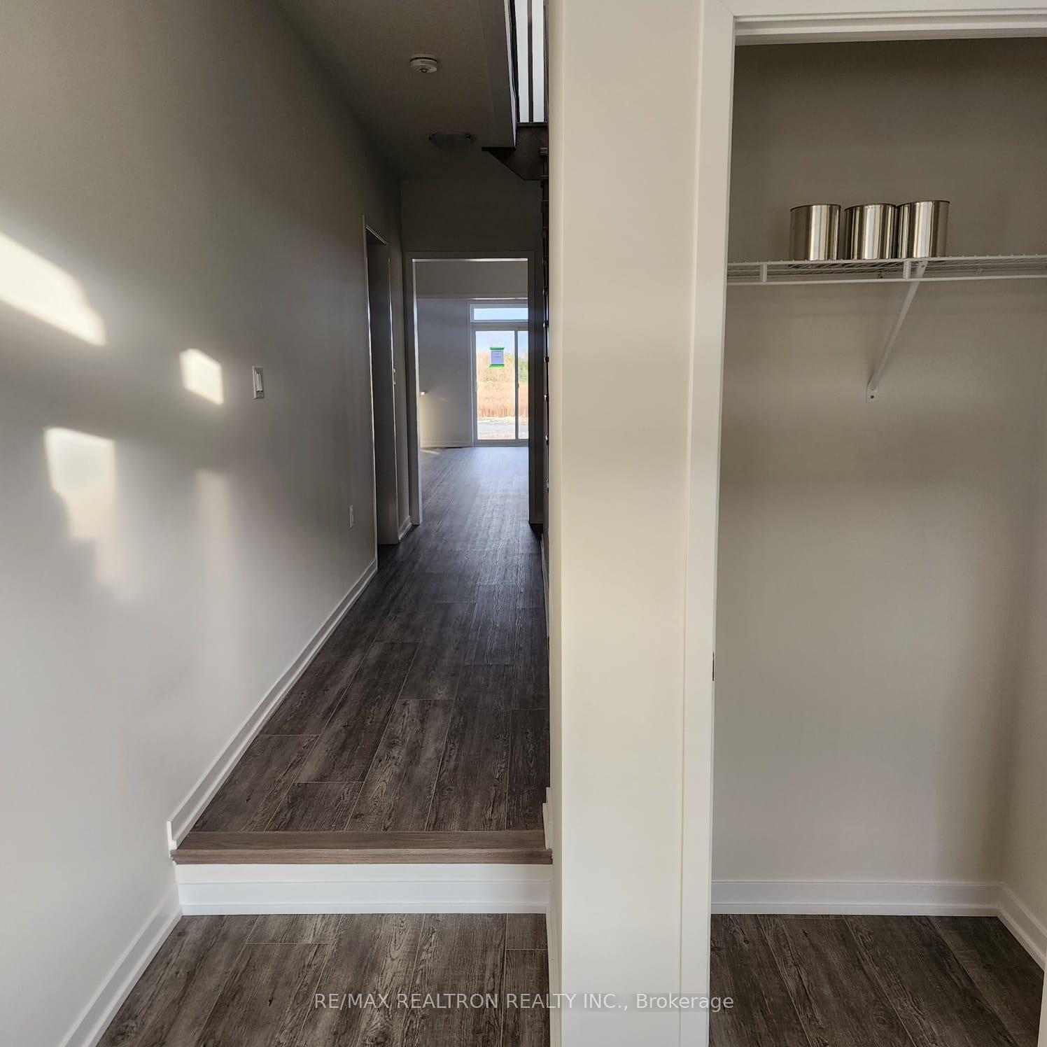 Photo 2 of 1531 Wheatcroft Drive, Oshawa, Kedron — HOMEH