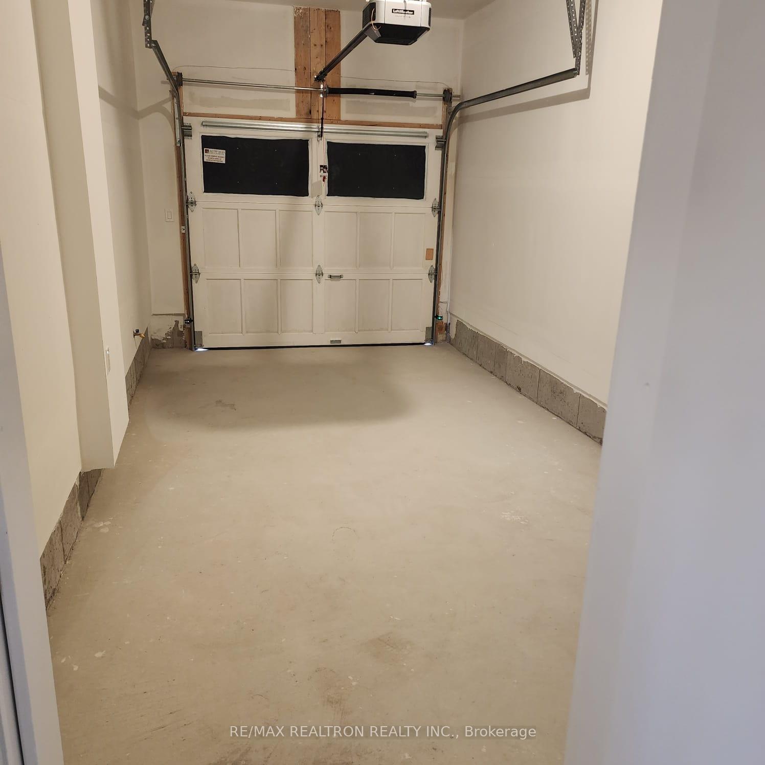 Photo 3 of 1531 Wheatcroft Drive, Oshawa, Kedron — HOMEH
