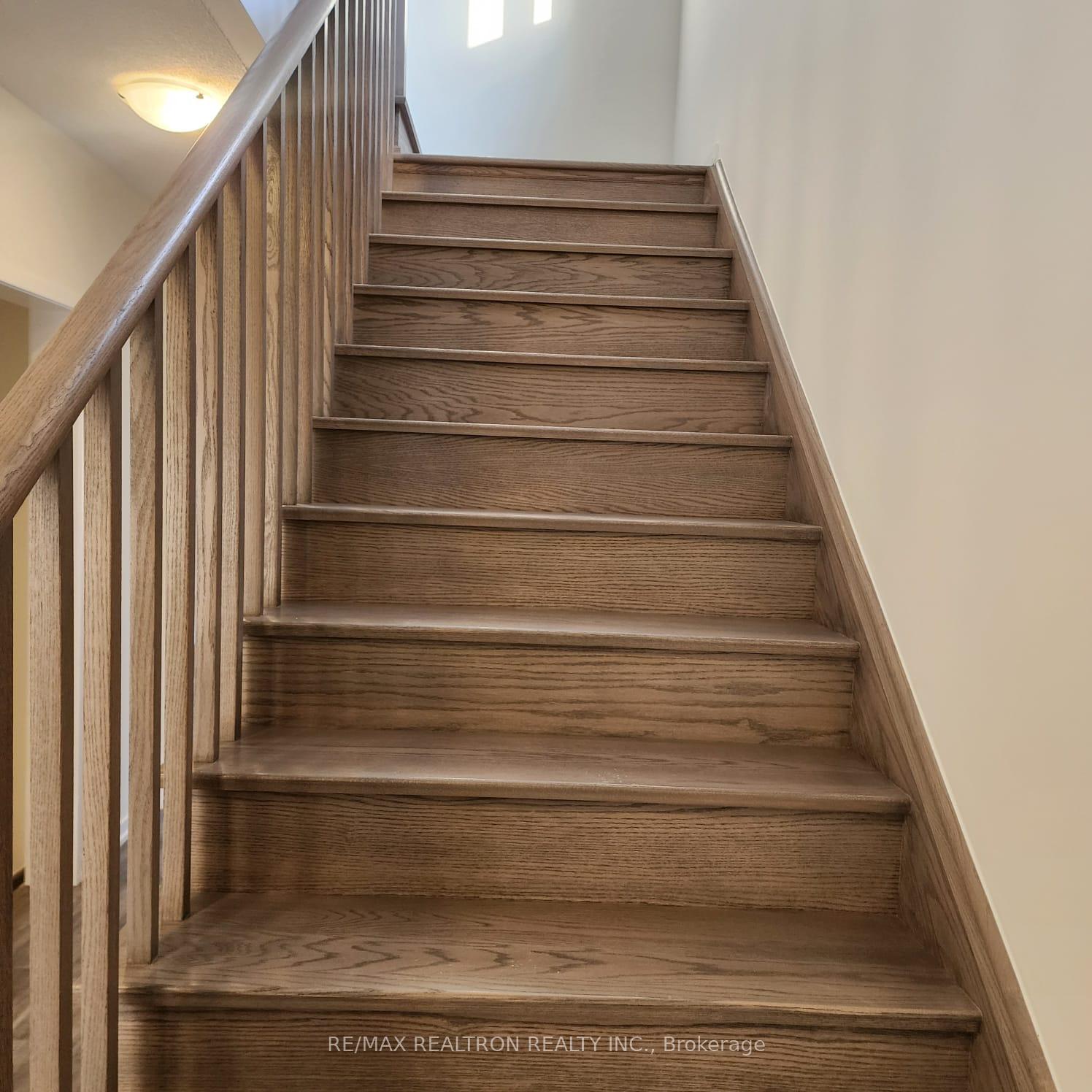 Photo 4 of 1531 Wheatcroft Drive, Oshawa, Kedron — HOMEH