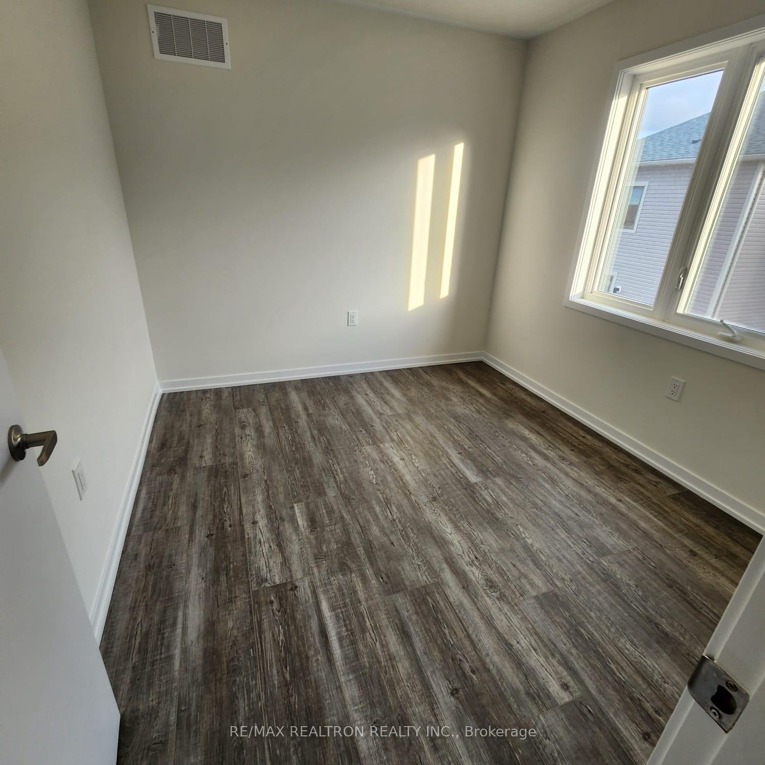 Photo 6 of 1531 Wheatcroft Drive, Oshawa, Kedron — HOMEH