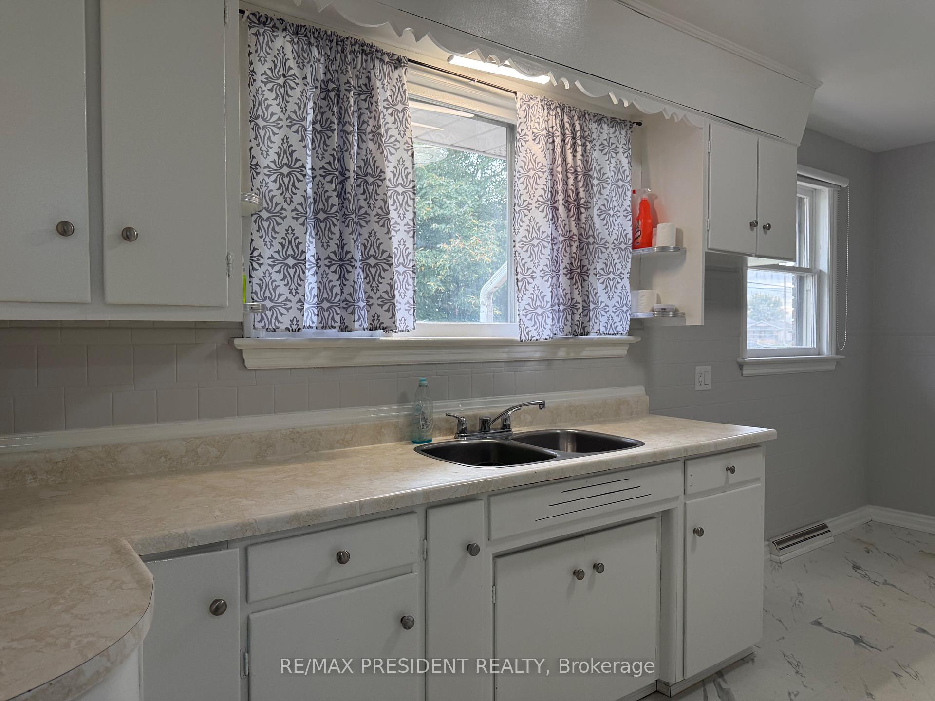 Photo 14 of 115 Golden Boulevard, Welland, Lincoln/Crowland — HOMEH