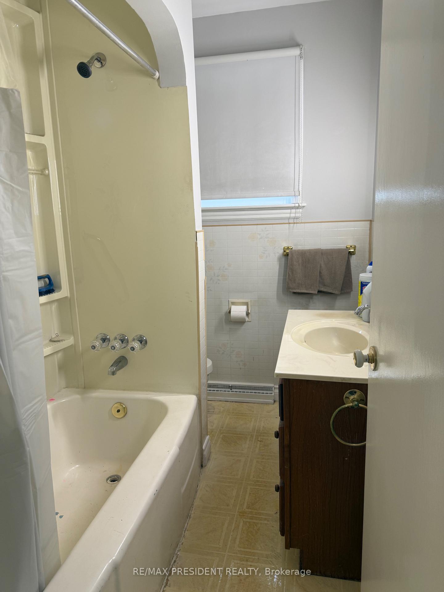 Photo 10 of 115 Golden Boulevard, Welland, Lincoln/Crowland — HOMEH