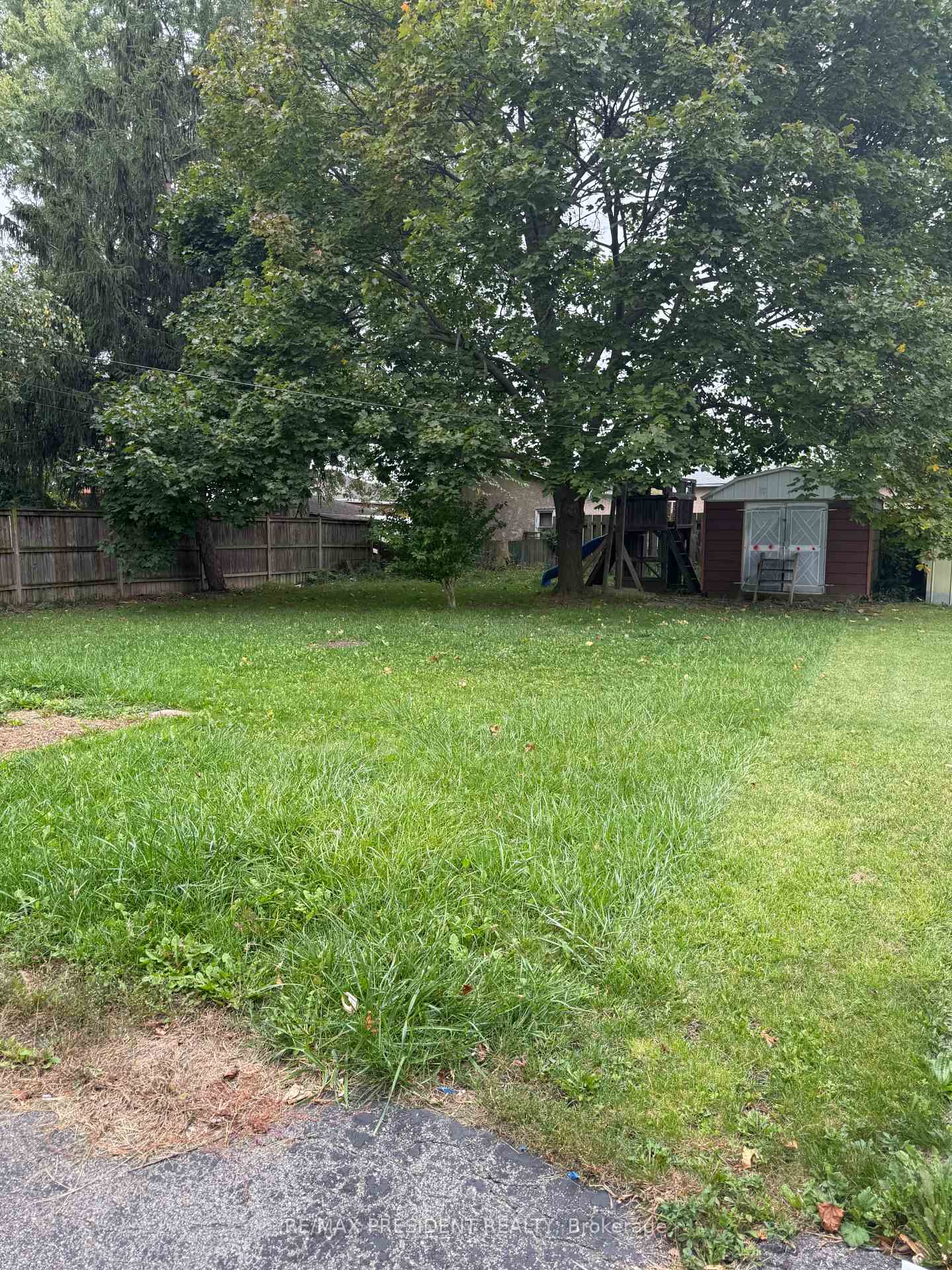 Photo 15 of 115 Golden Boulevard, Welland, Lincoln/Crowland — HOMEH