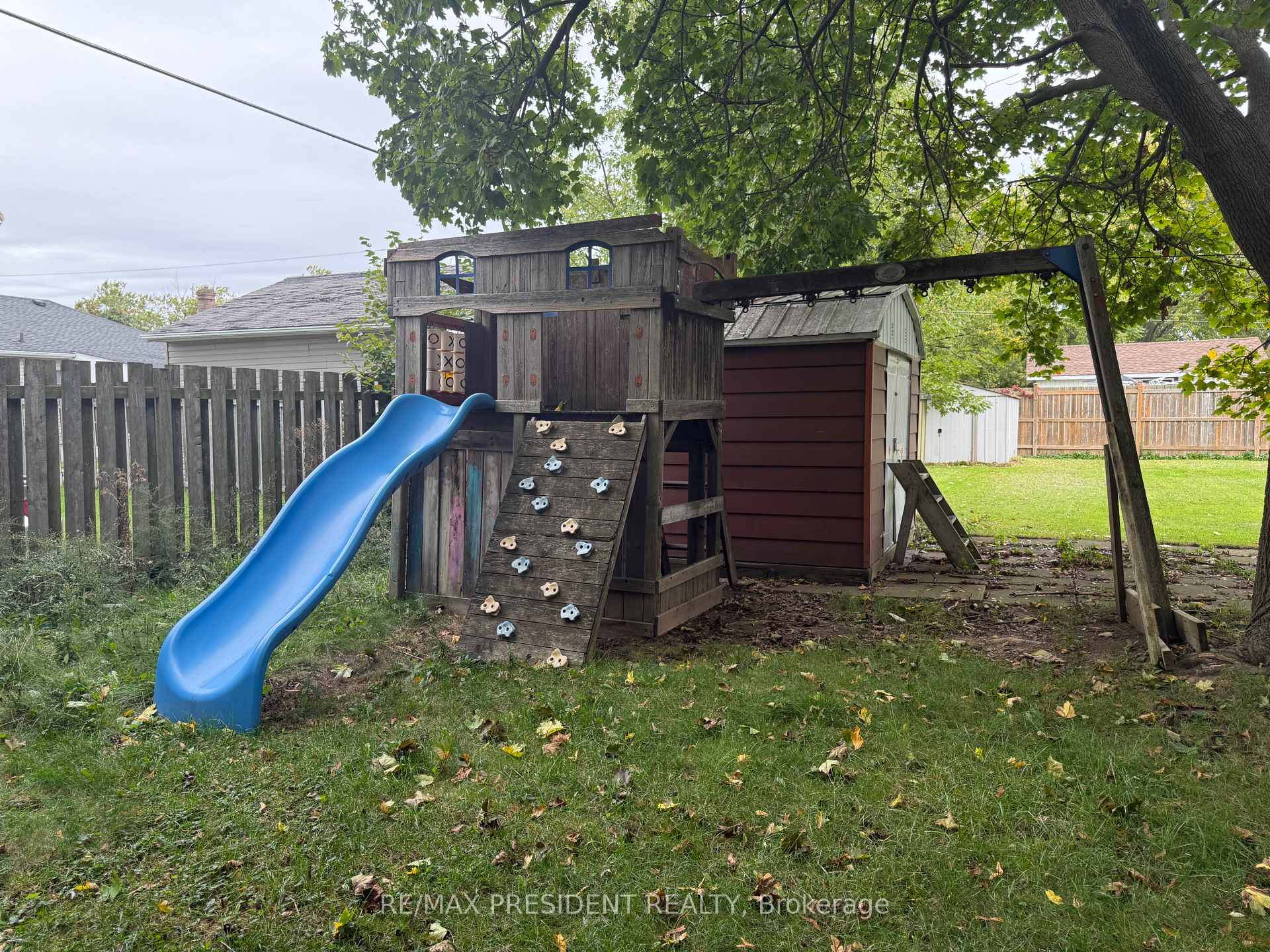 Photo 23 of 115 Golden Boulevard, Welland, Lincoln/Crowland — HOMEH