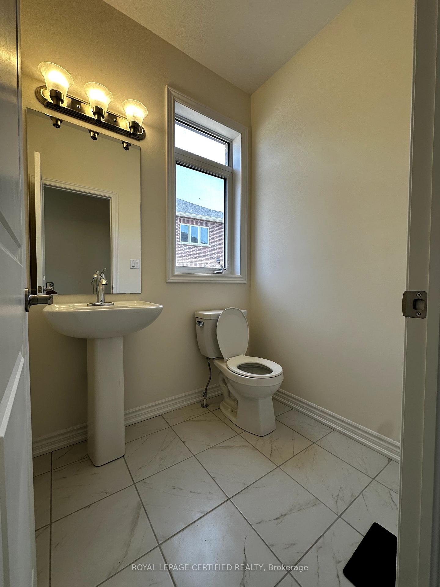 Photo 3 of 1489 Benson Street, Innisfil, Alcona — HOMEH