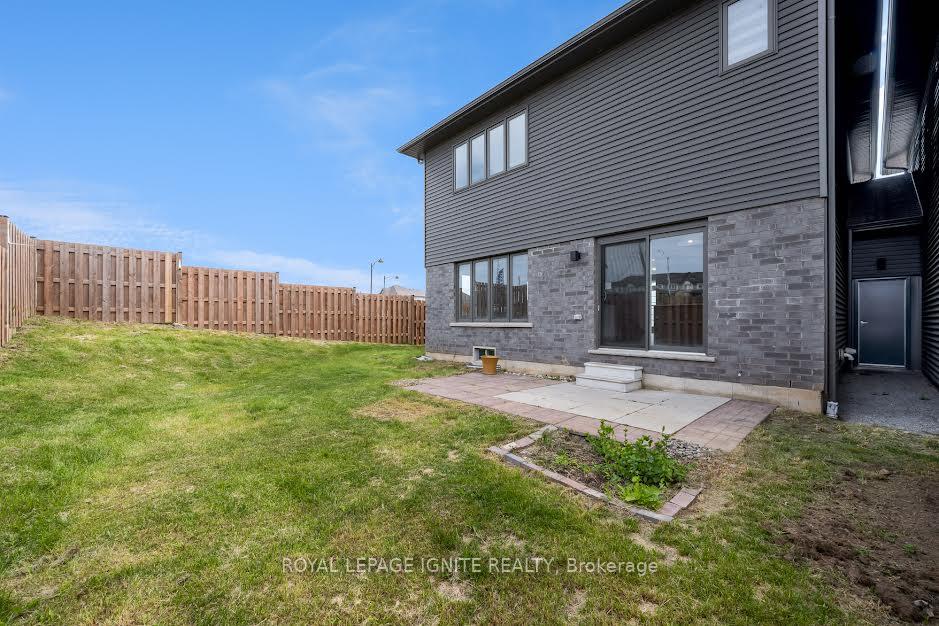 Photo 17 of 81 Tom Brown Drive, Brant, Paris — HOMEH
